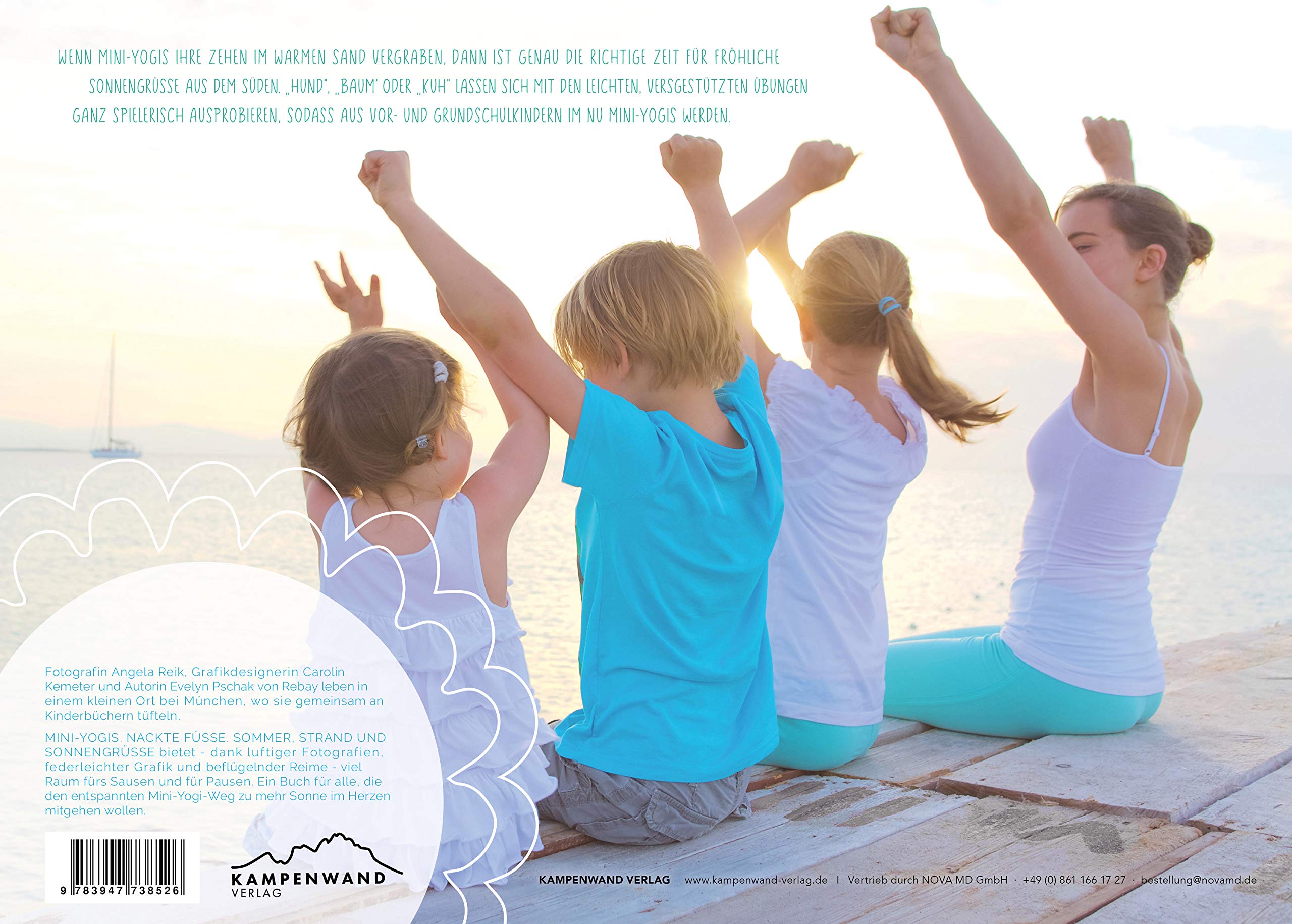 Mini-Yogis. Nackte Füsse, Sommer, Strand und Sonnengrüsse book