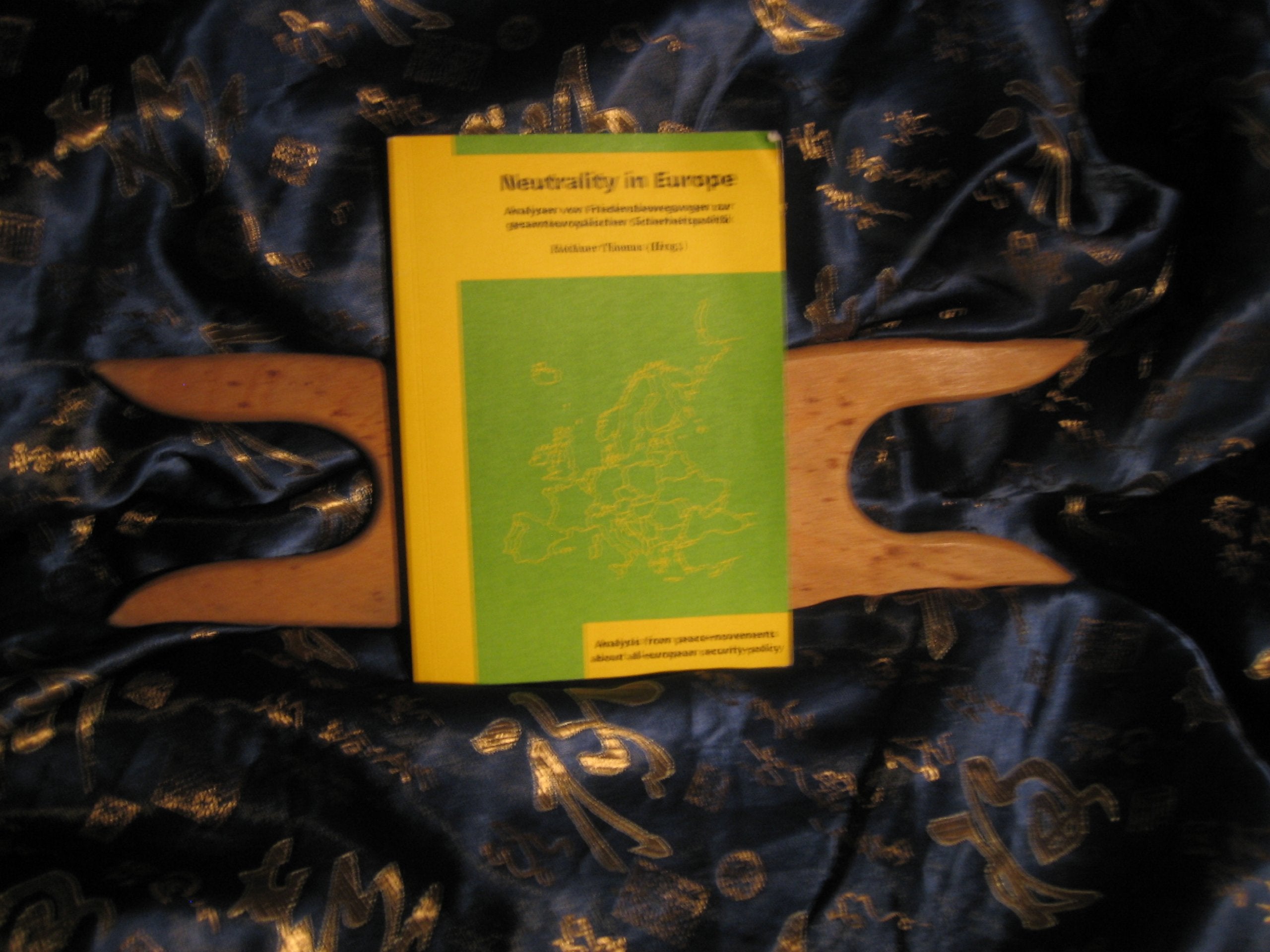 Neutrality in Europe. Analysis from Peace Movements about All-European Security Policy Books