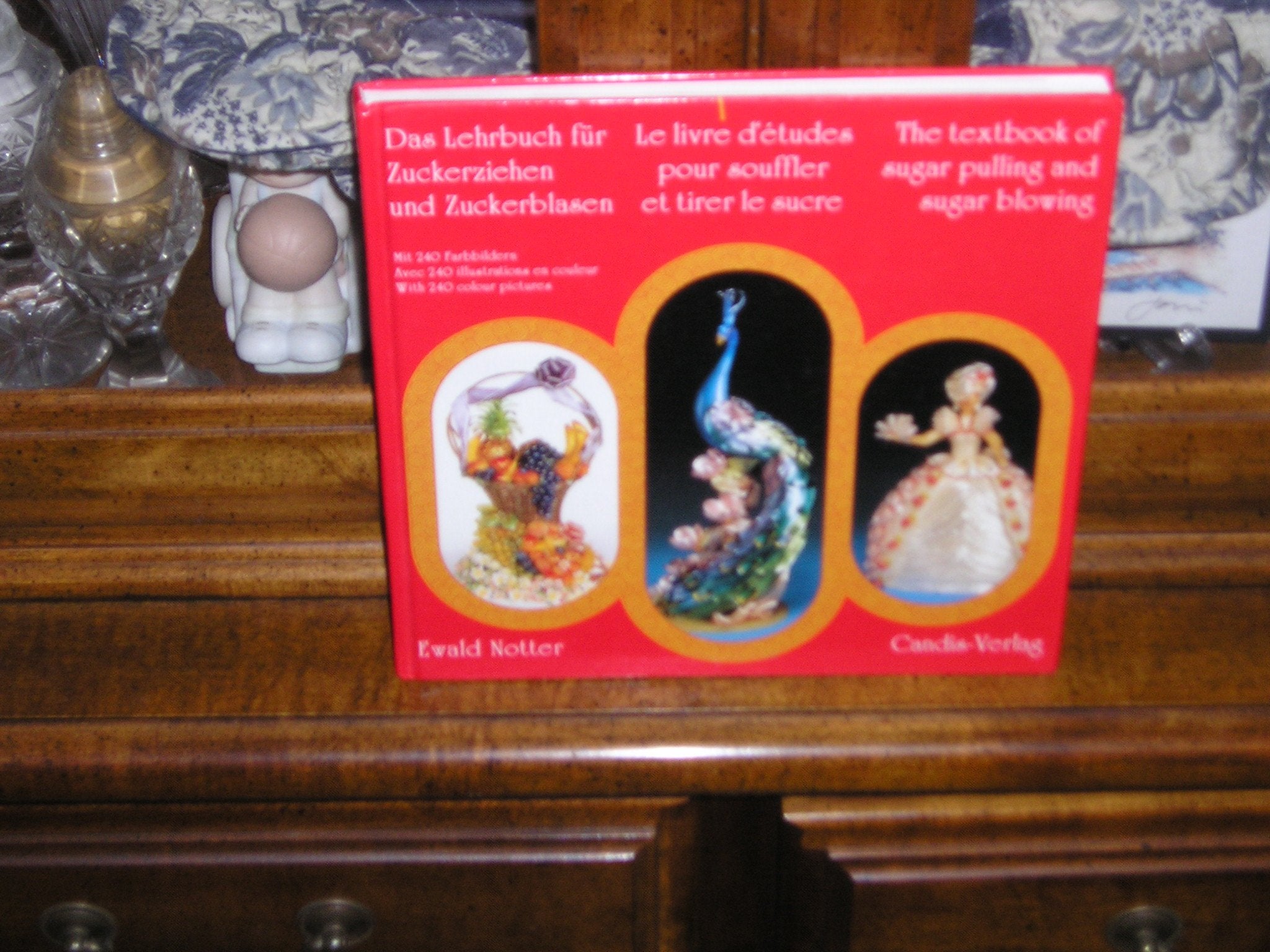 Das Lehrbuch für Zuckerblasen und Zuckerziehen /Le livre d'études pour souffler et tirer le sucre /The textbook of sugar pulling and sugar blowing Film, Art & Culture