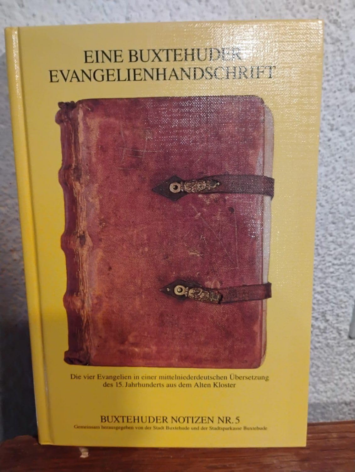 Buxtehuder Notizen, Bd. 5: Eine Buxtehuder Evangelienhandschrift. Die vier Evangelien in einer mittelniederdeutschen Übersetzung des 15. Jahrhunderts aus dem Alten Kloster Books