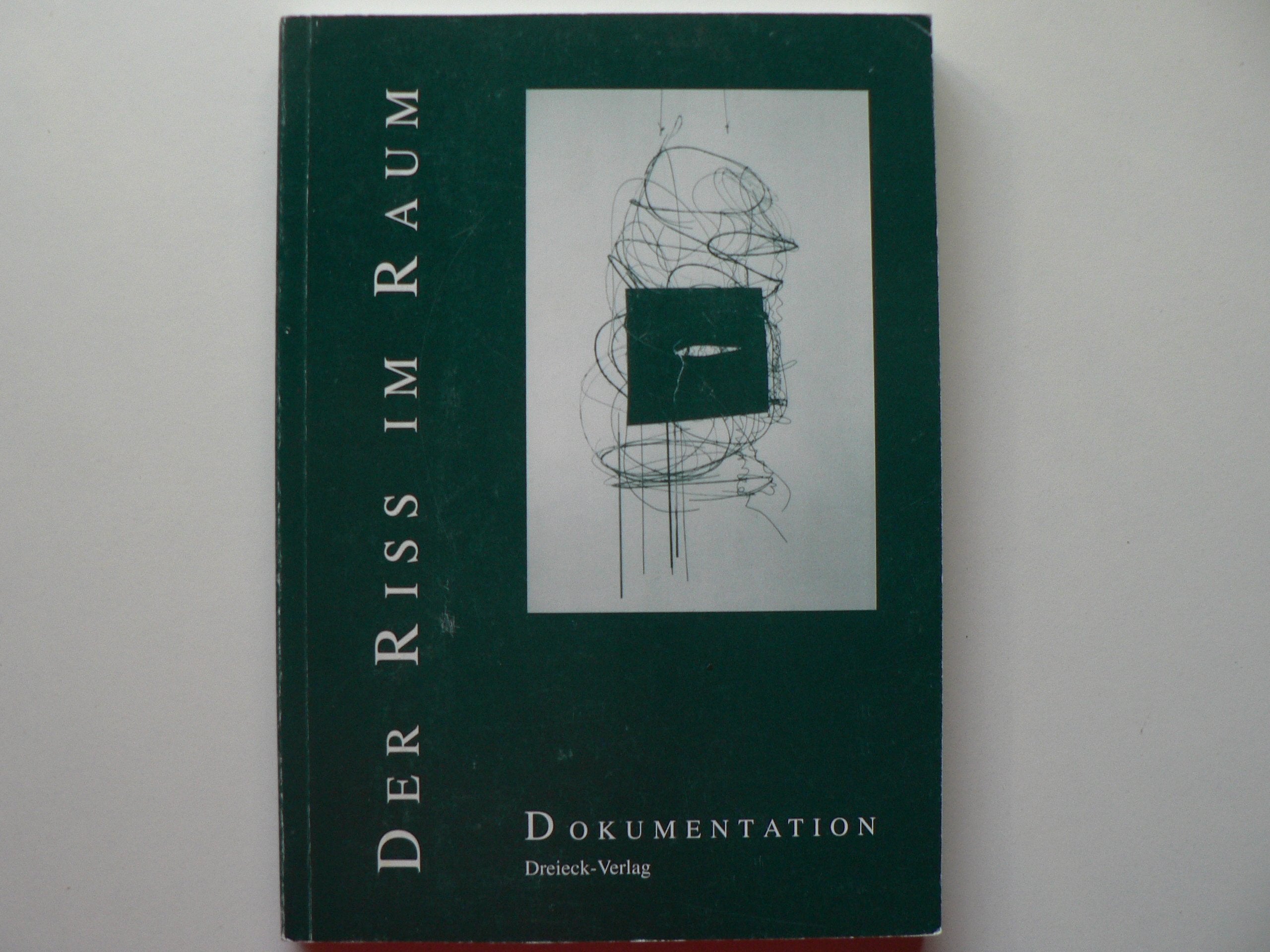 Der Riss im Raum. Dokumentation: Eine Ausstellung der Guardini Stiftung in Berlin, Martin-Gropius-Bau (26.11.94 - 5.2.1995) und in Warschau, Galerie Zacheta (13.3.95 - 18.4.95) Film, Art & Culture