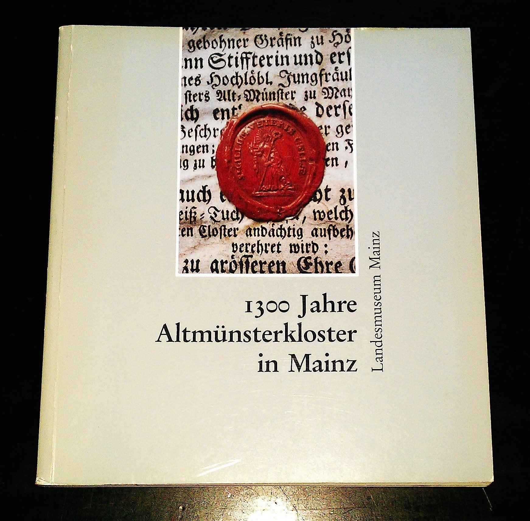 1300 Jahre Altmünsterkloster in Mainz. Abhandlungen und Ausstellungskatalog Reference Books