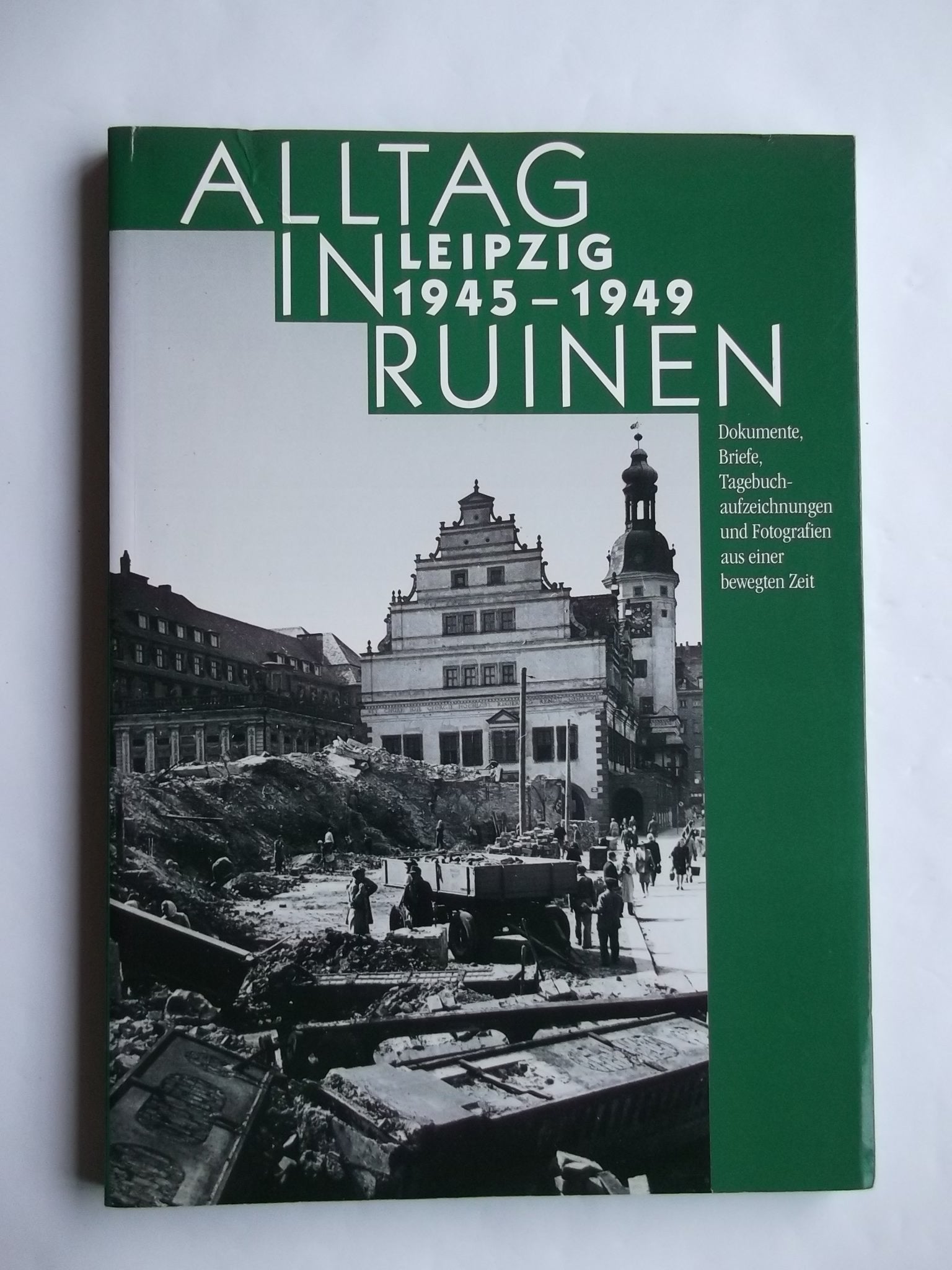 Alltag in Ruinen Leipzig 1945-1949. Dokumente, Briefe, Tagebuchaufzeichnungen und Fotografien aus einer bewegten Zeit Essays & Short Stories