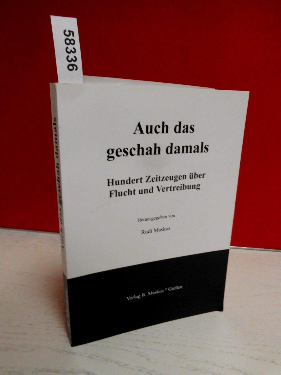 Auch das geschah damals. Hundert Zeitzeugen über Flucht und Vertreibung. Politics & Society
