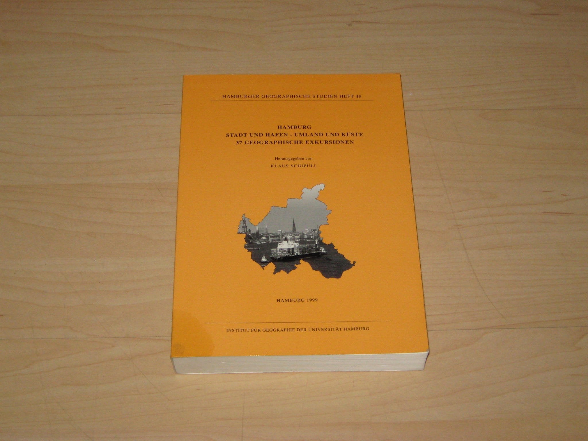 Hamburg: Stadt und Hafen - Umland und Küste. 37 geographische Exkursionen (Hamburger Geographische Studien) Social Sciences