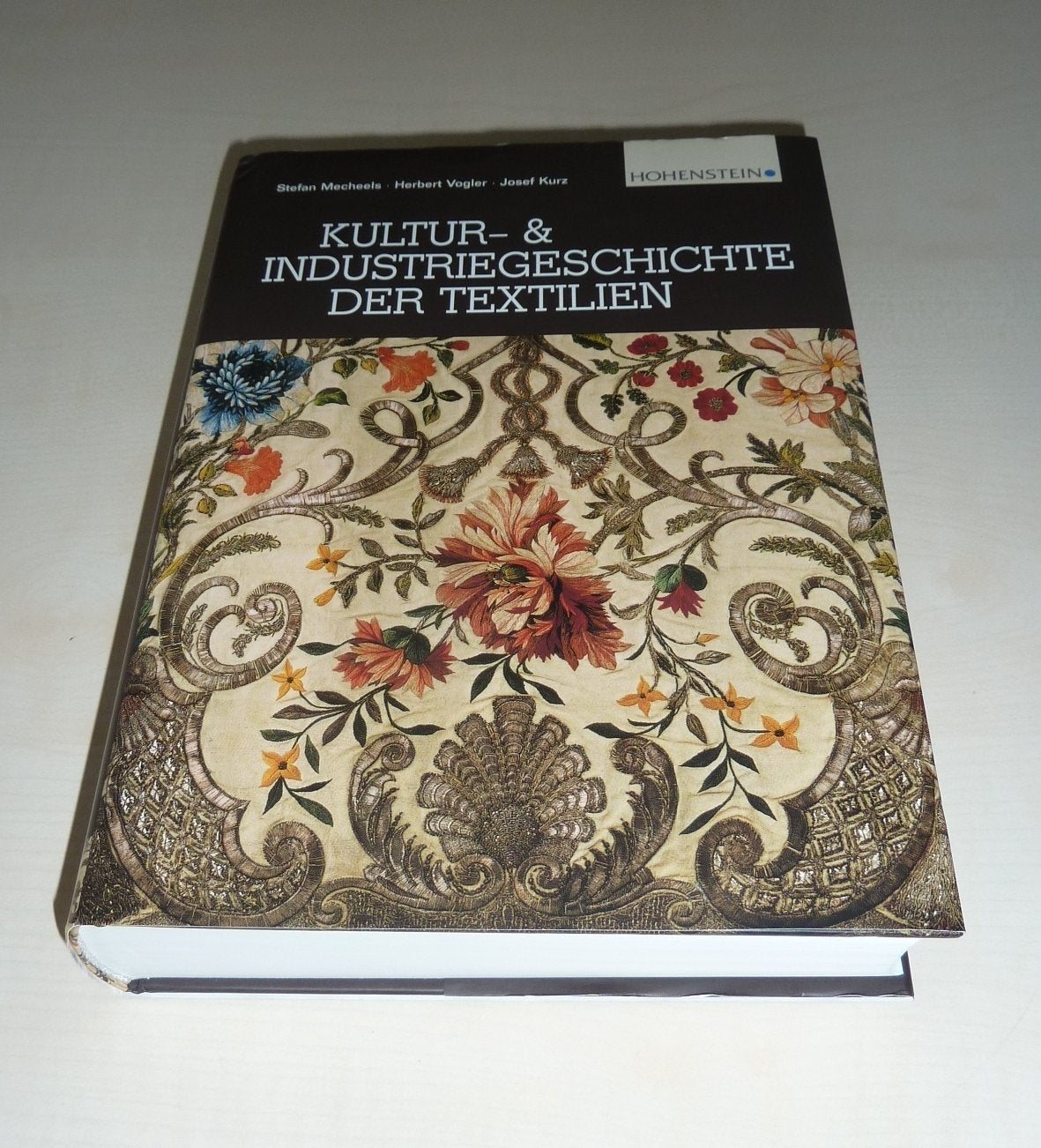 Kultur- und Industriegeschichte der Textilien Media & Communication