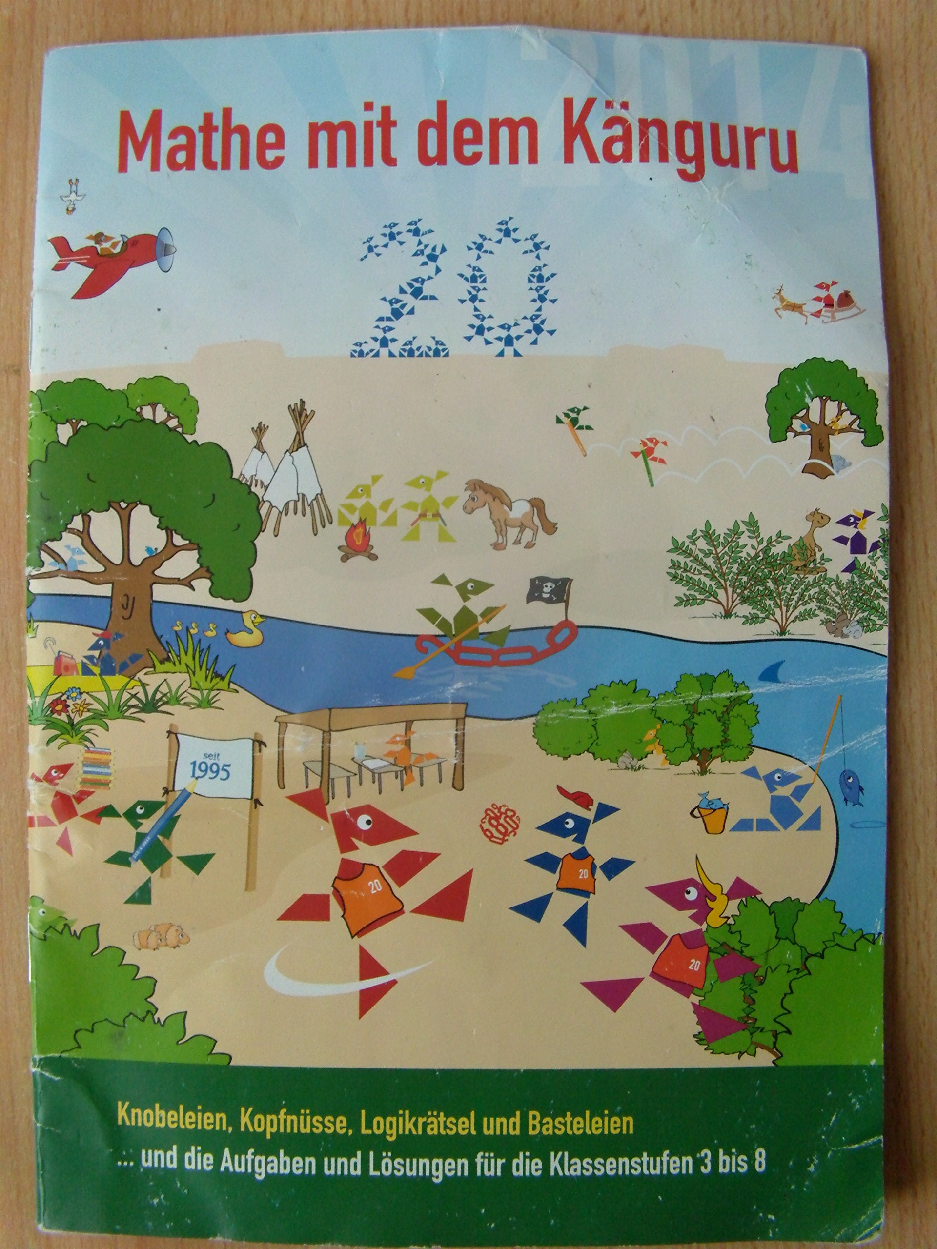 Mathe mit dem Känguru / Knobeleien, Kopfnüsse, Logikrätsel und Basteleien ... und die Aufgaben und Lösungen für die Klassenstufen 3 bis 8 Books