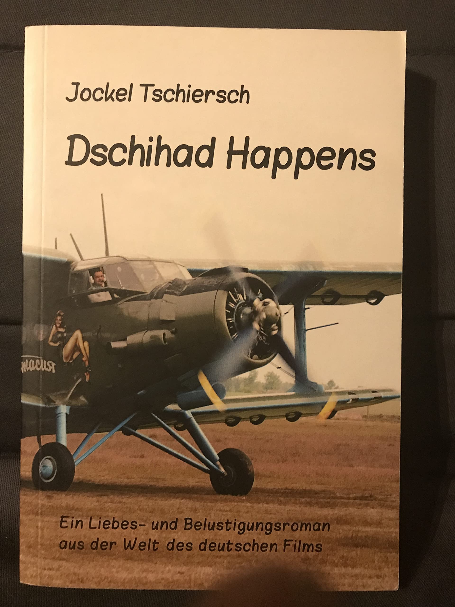 DSCHIHAD HAPPENS: Ein Liebes- und Belustigungsroman aus der Welt des deutschen Films Contemporary literature