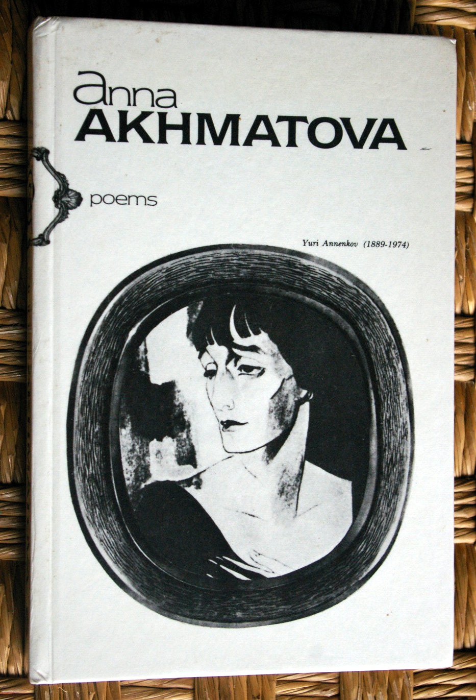 Anna Ahmatova. Stihi/Anna Akhmatova. Poems Books