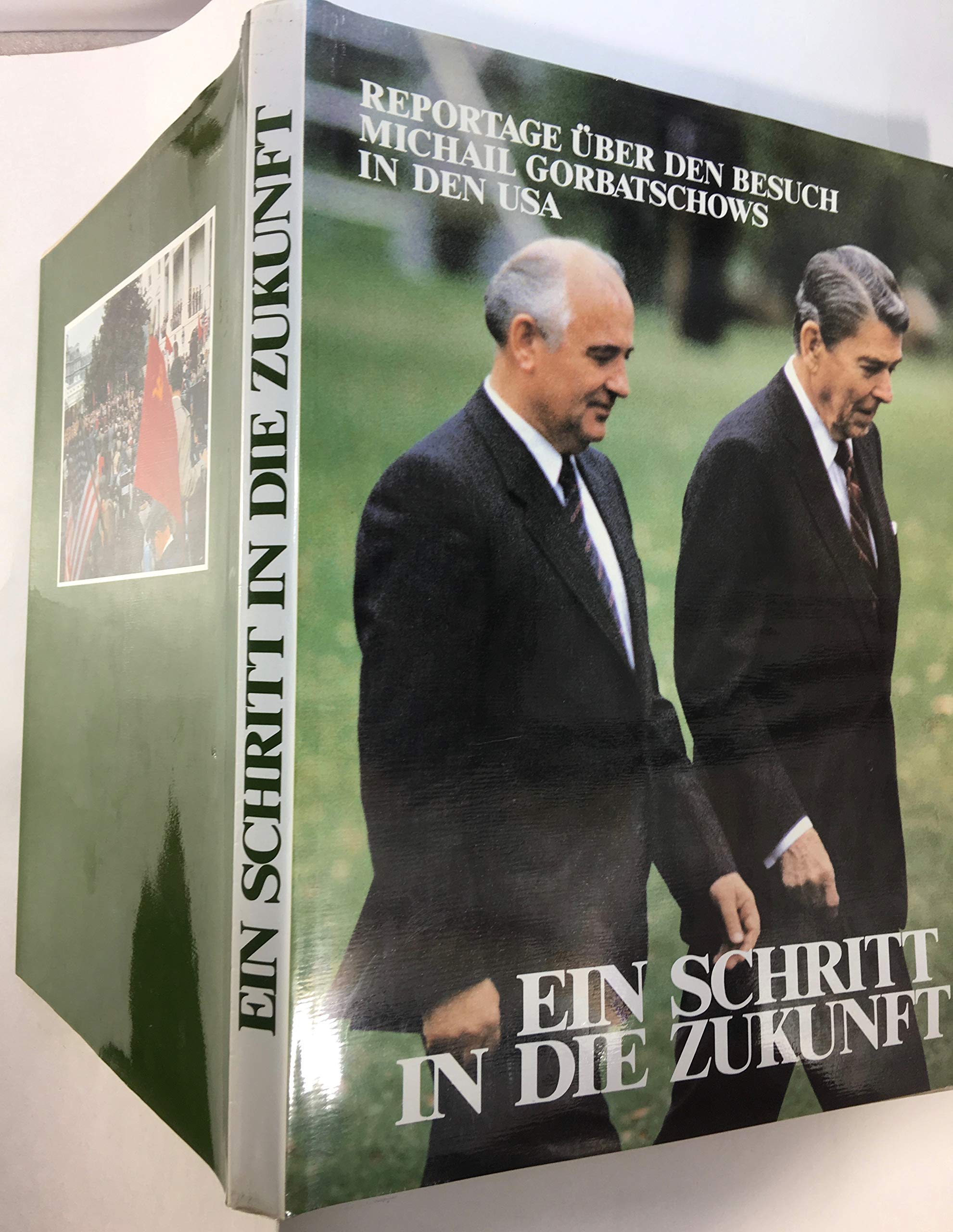 Ein Schritt in die Zukunft : Reportage über den Besuch Michail Gorbatschows in den USA. 7.-10.Dezember 1987 Books