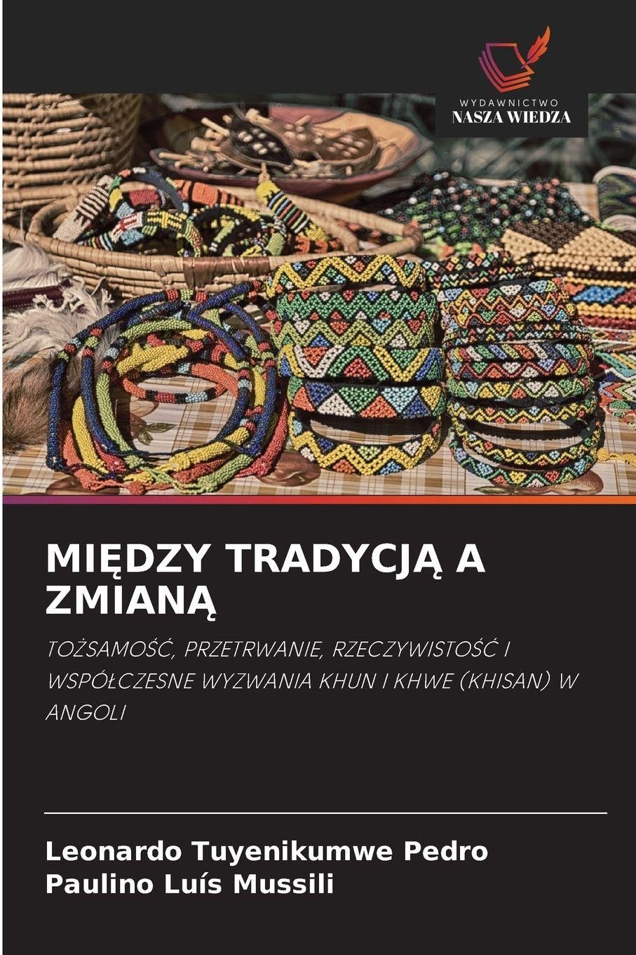MI¿DZY TRADYCJ¿ A ZMIAN¿ Books