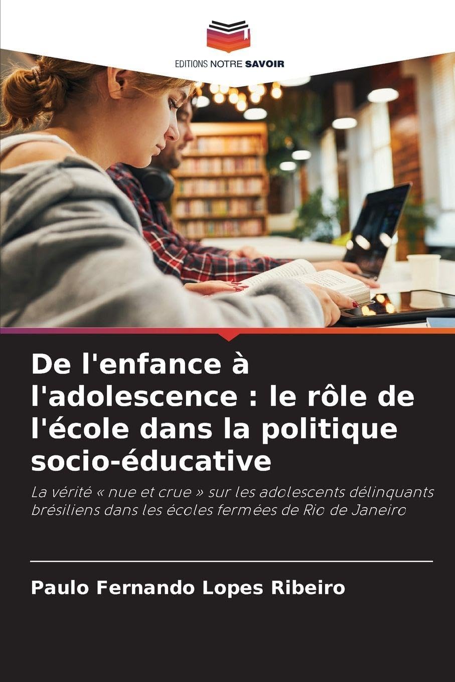 De l'enfance à l'adolescence : le rôle de l'école dans la politique socio-éducative Books