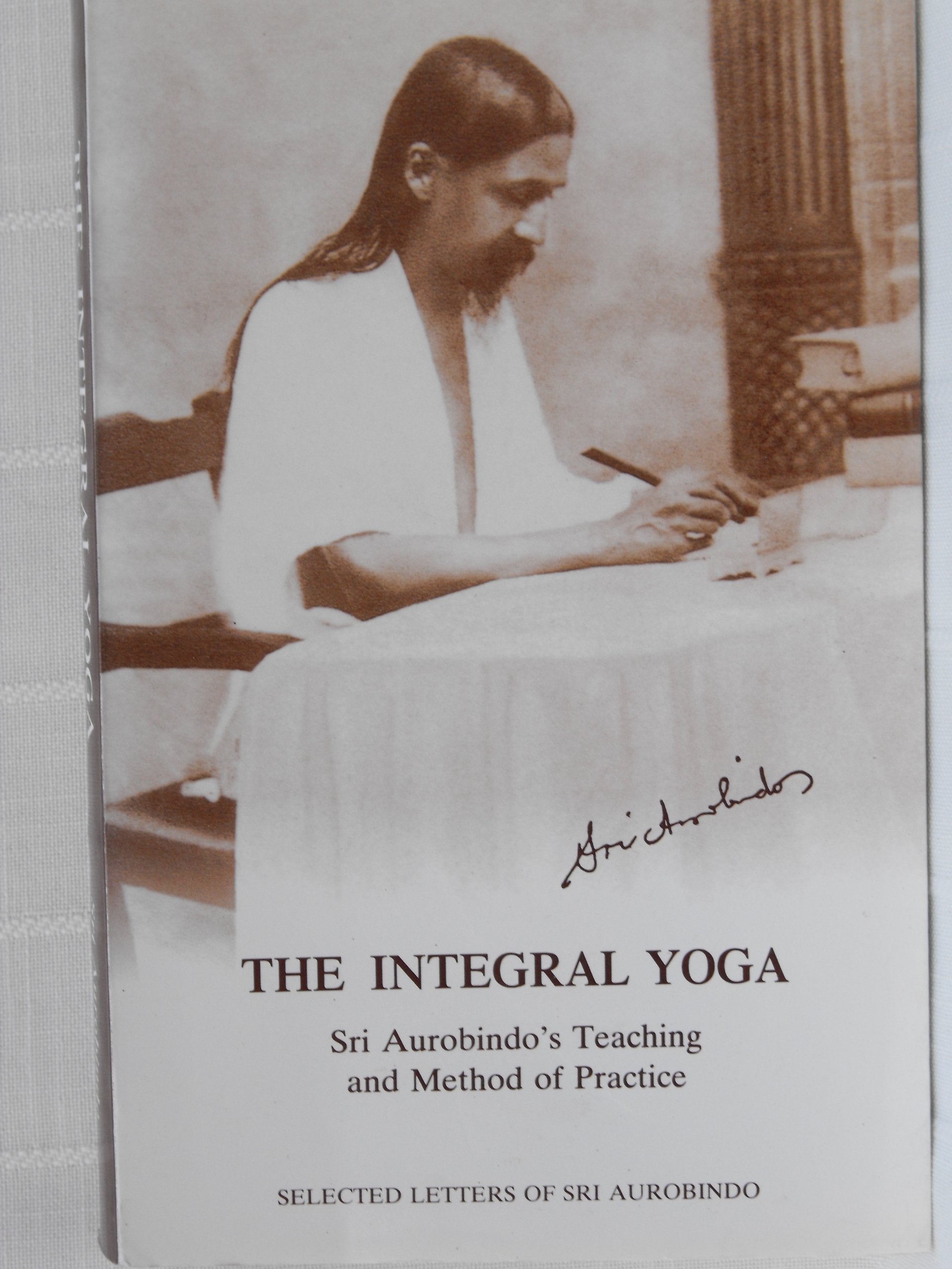 The Integral Yoga: Sri Aurobindo's Teaching and Method of Practice - Selected Letters Philosophy