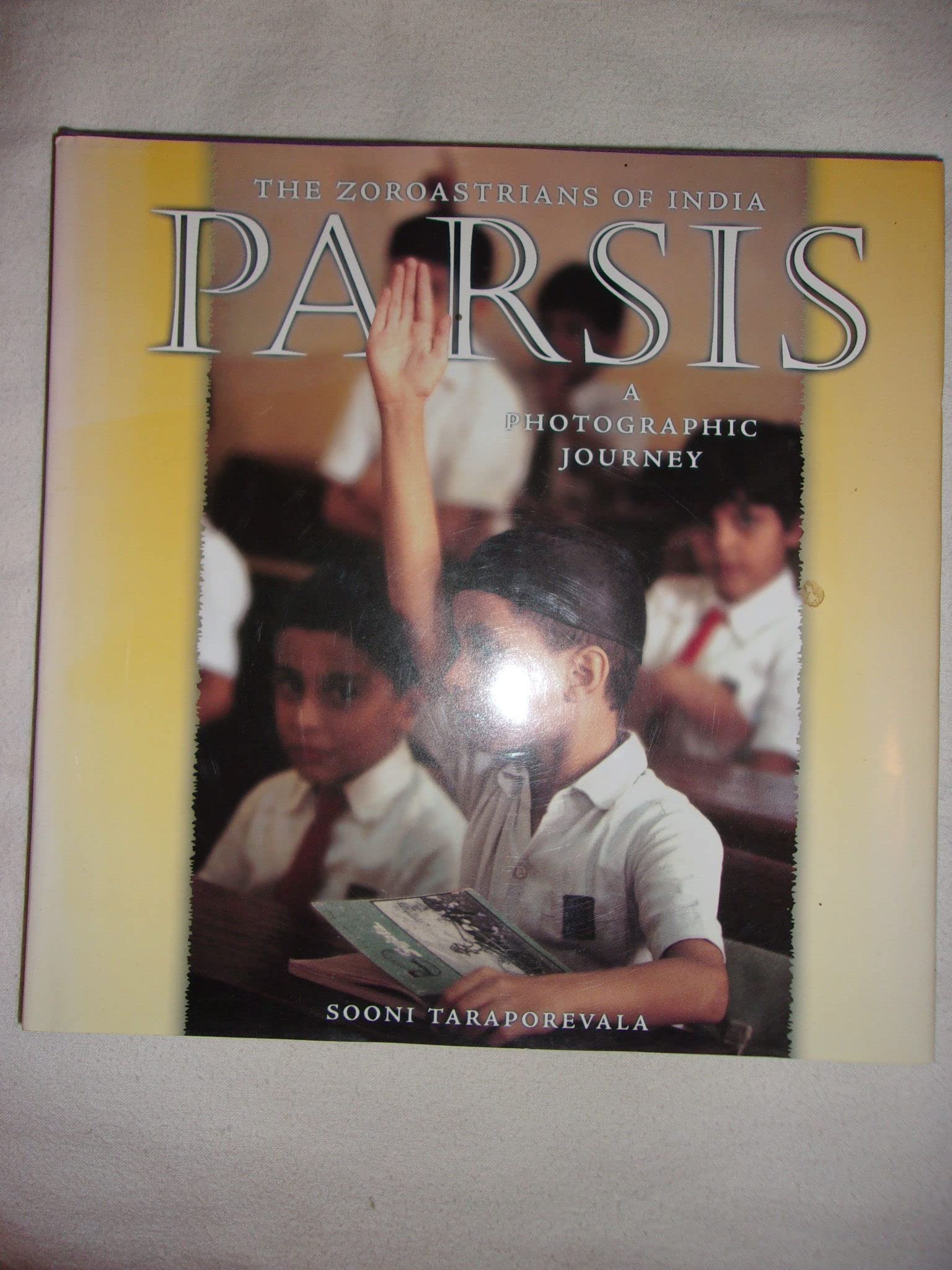 Parsis, the Zoroastrians of India: A photographic journey, 1980-2000 Books
