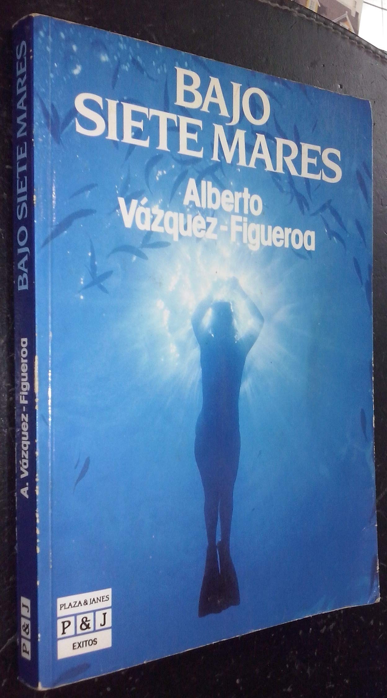 BAJO SIETE MARES Books