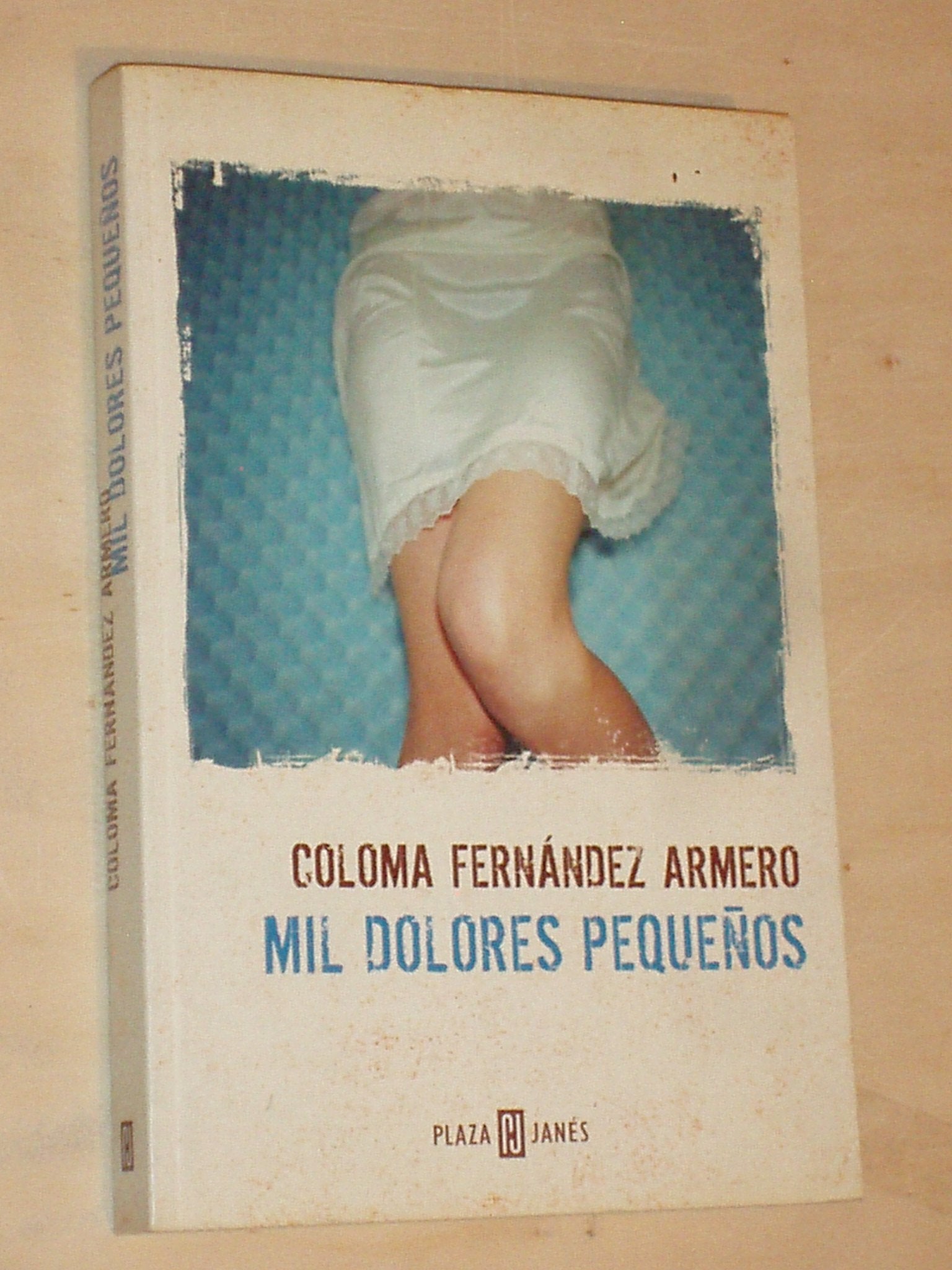Mil dolores pequeños Books