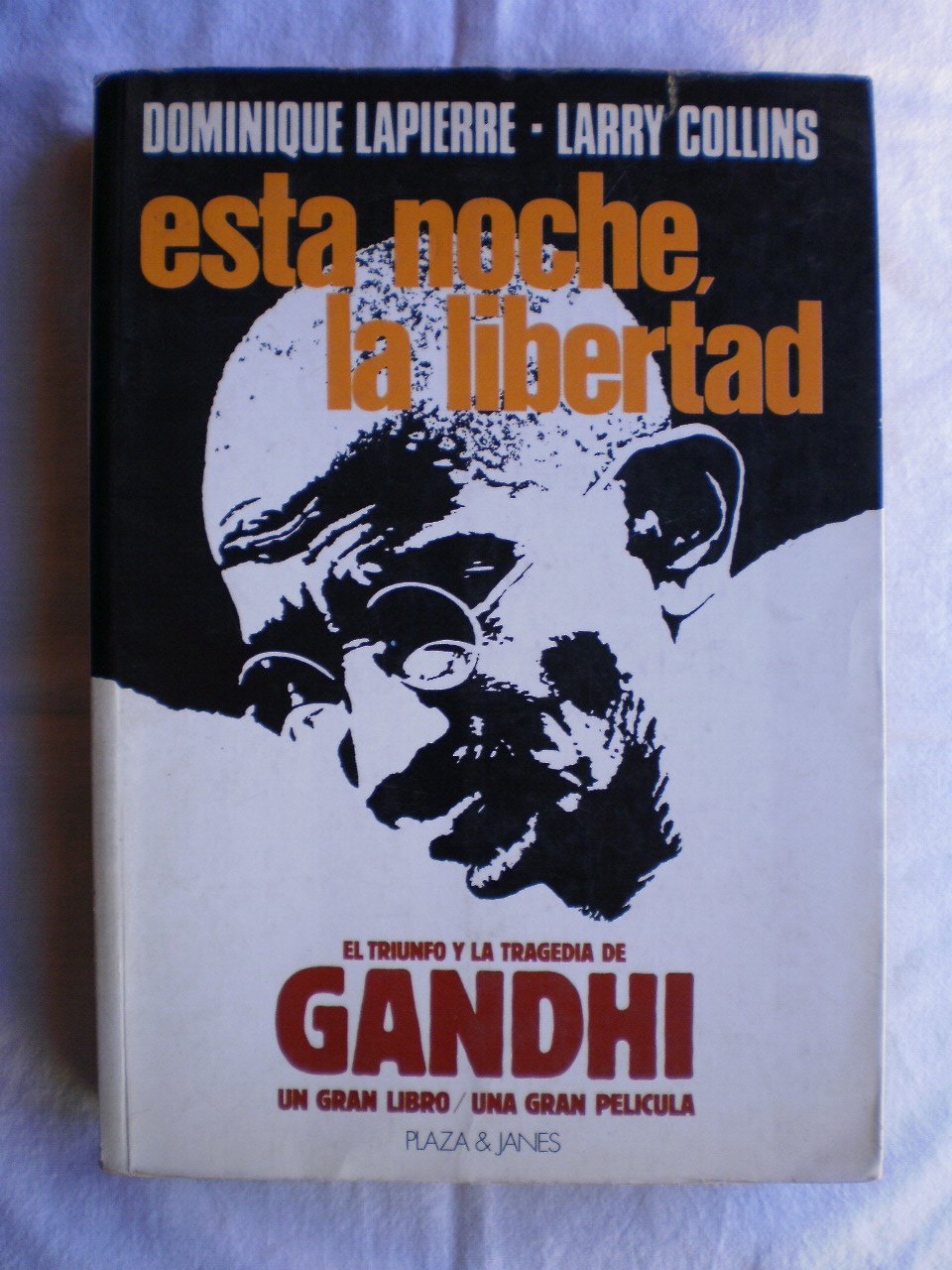 Esta Noche, La Libertad Books