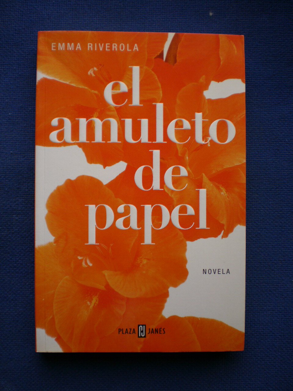 El amuleto de papel / The Amulet of paper book