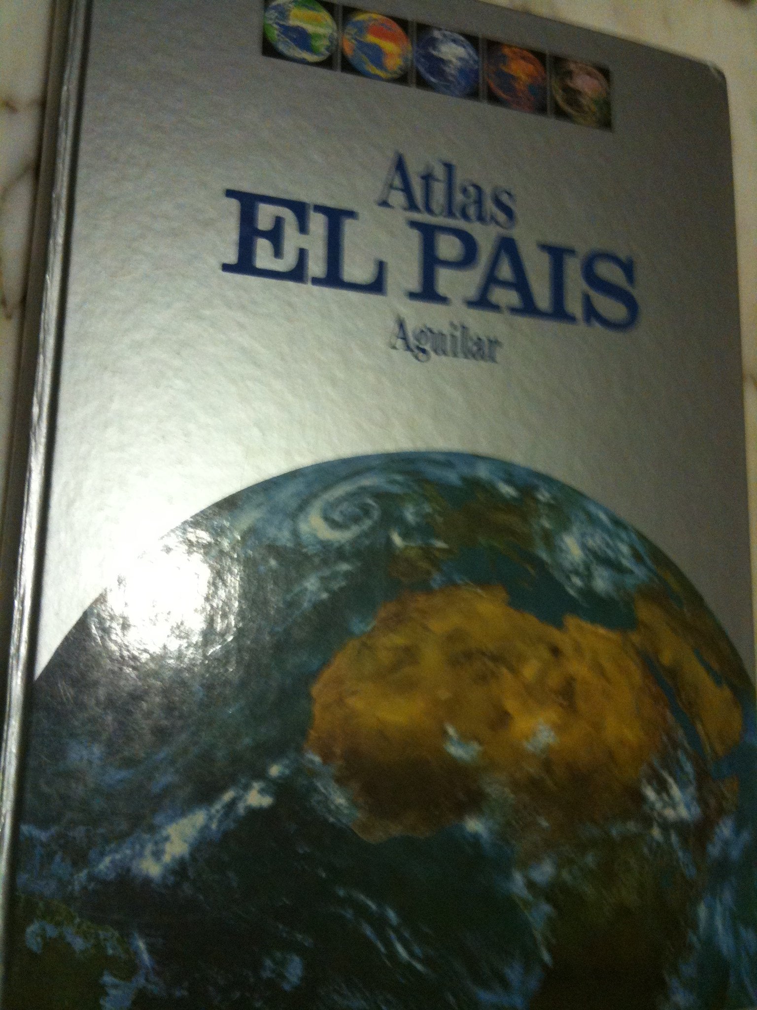 Atlas Del Mundo Aguilar/Santillana: Aguilar/Santilana World Atlas book