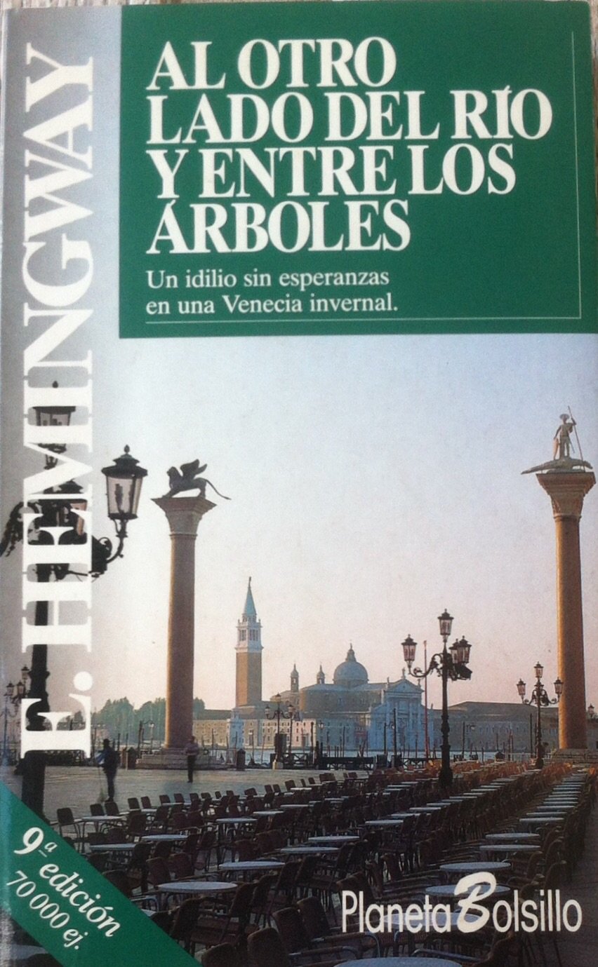 AL OTRO LADO DEL RIO Y ENTRE LOS ARBOLES Books