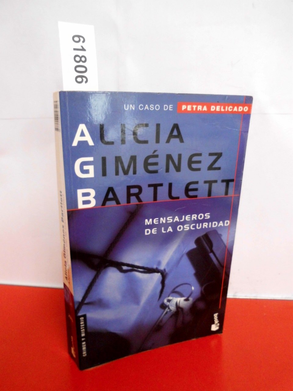 Mensajeros De La Oscuridad book