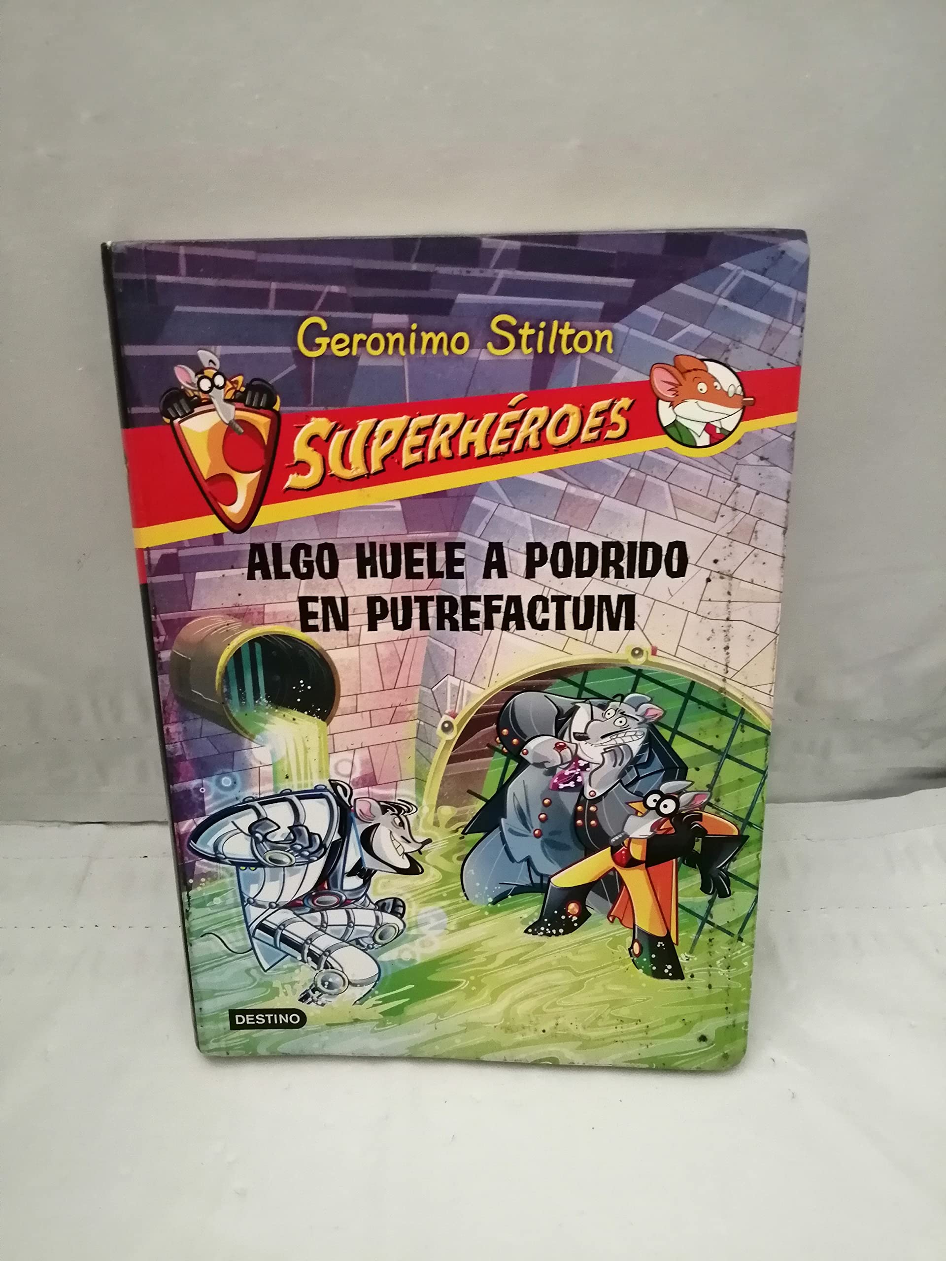 Algo huele a podrido en putrefactum: Superhéroes 10 book