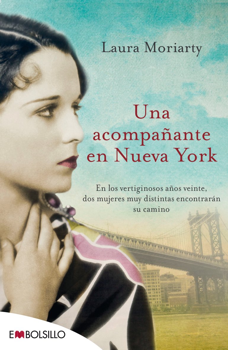 Una acompañante en Nueva York : en los vertiginosos años veinte, dos mujeres muy distintas encontrarán su camino book