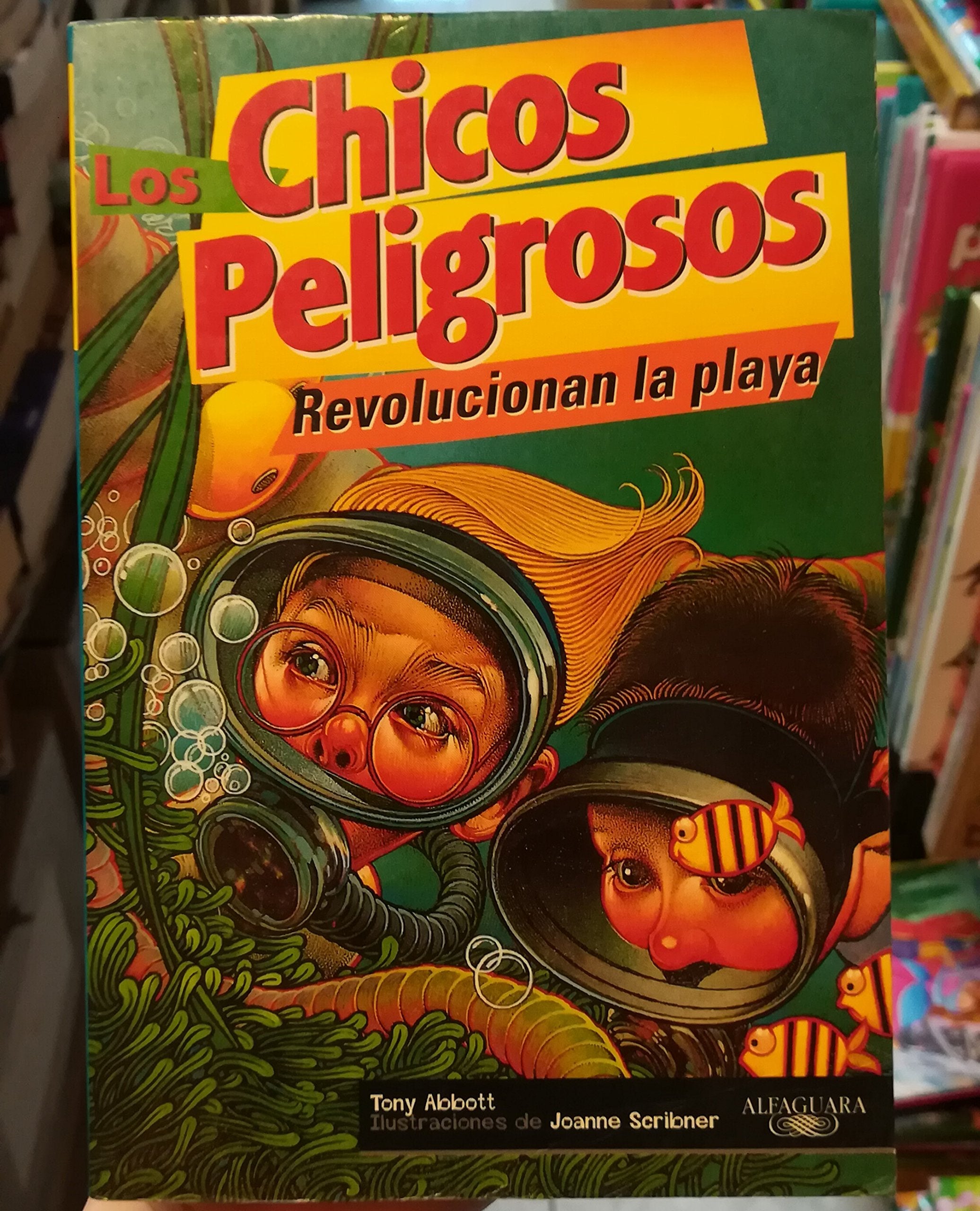 Los chicos peligrosos revolucionan la playa Books