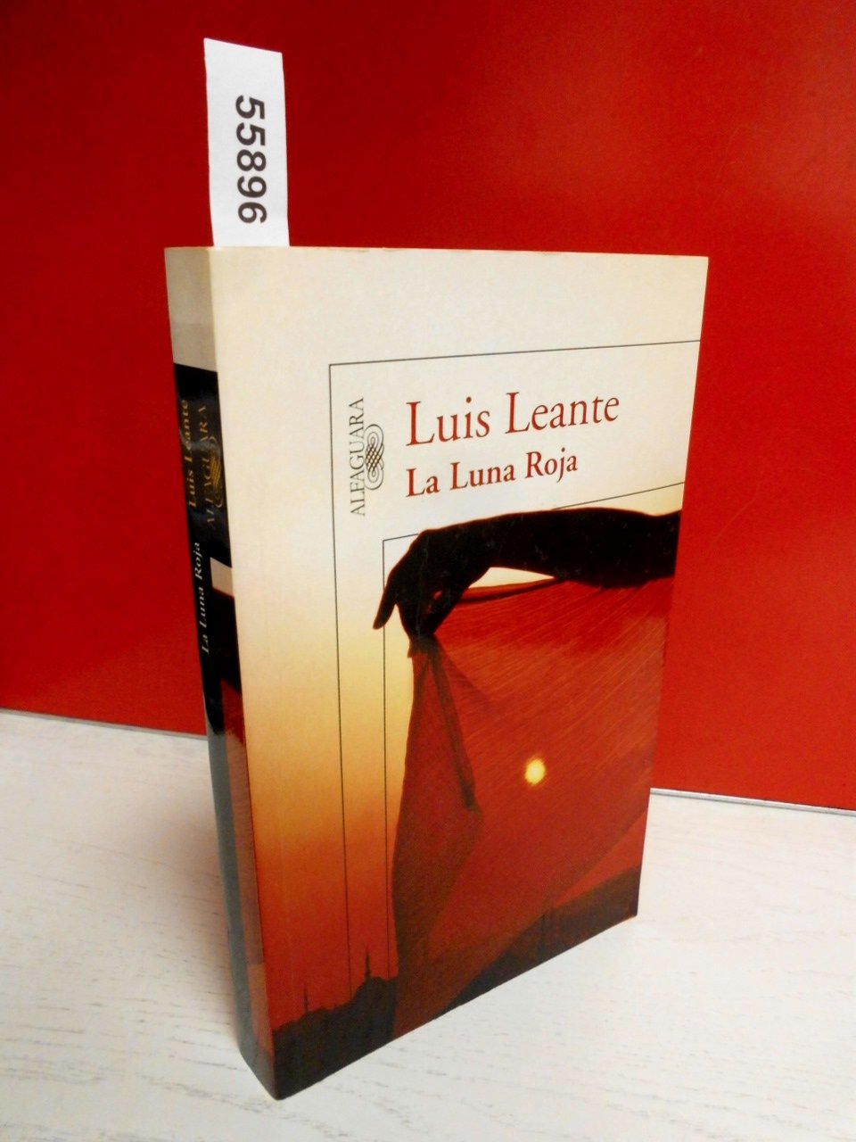 La luna roja (Hispánica) Contemporary literature