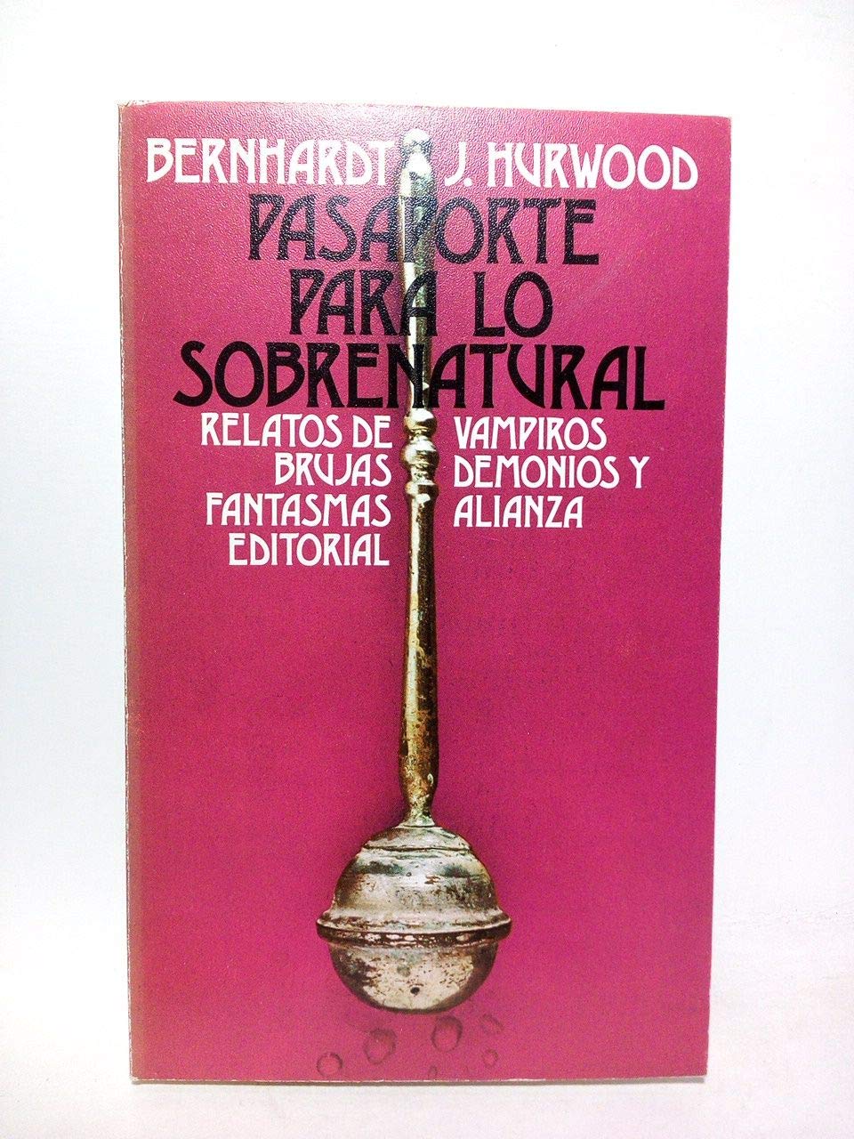 Pasaporte para lo sobrenatural: relatos de vampiros, brujas, demoniosy fantasmna book