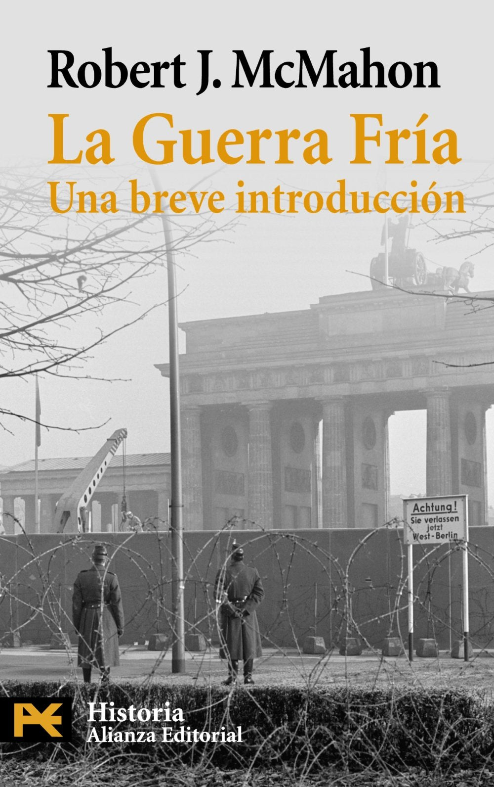 La guerra fria / The Cold War: Una breve introducción / A Very Short Introduction book