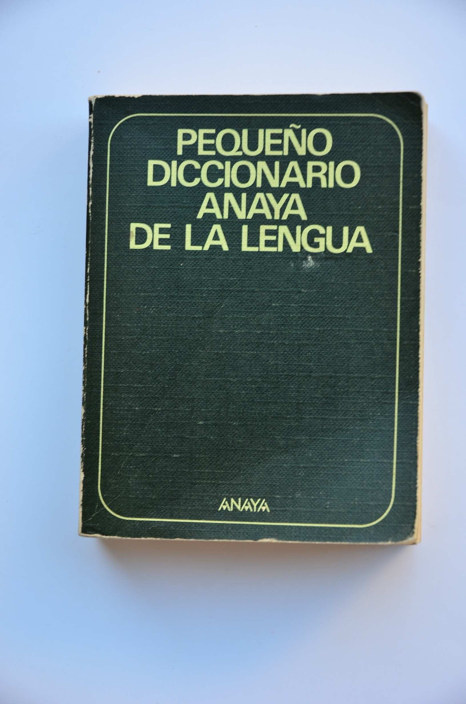 Pequeño diccionario de la lengua book