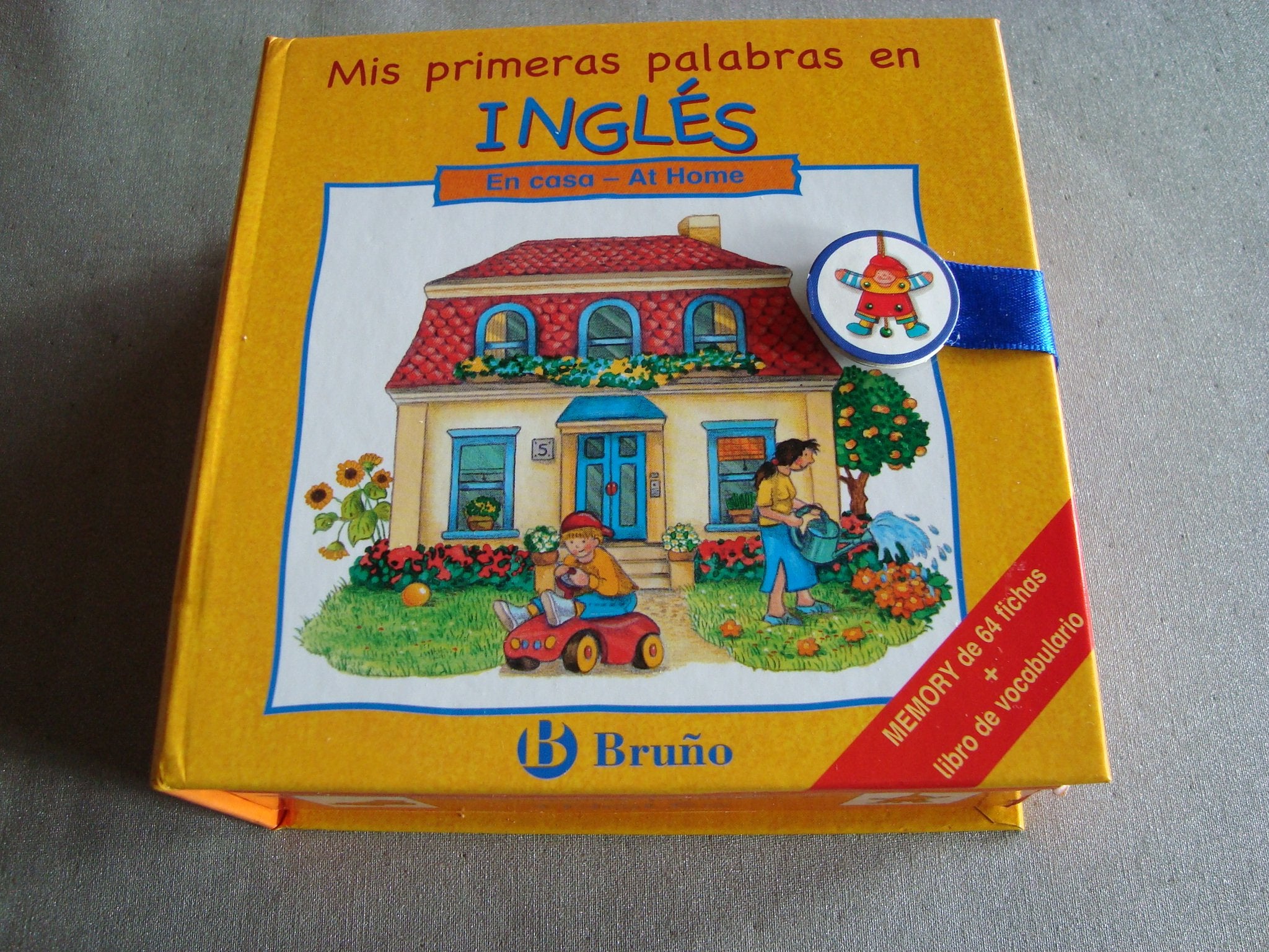 Mis primeras palabras en Ingles: En Casa/ at Home book