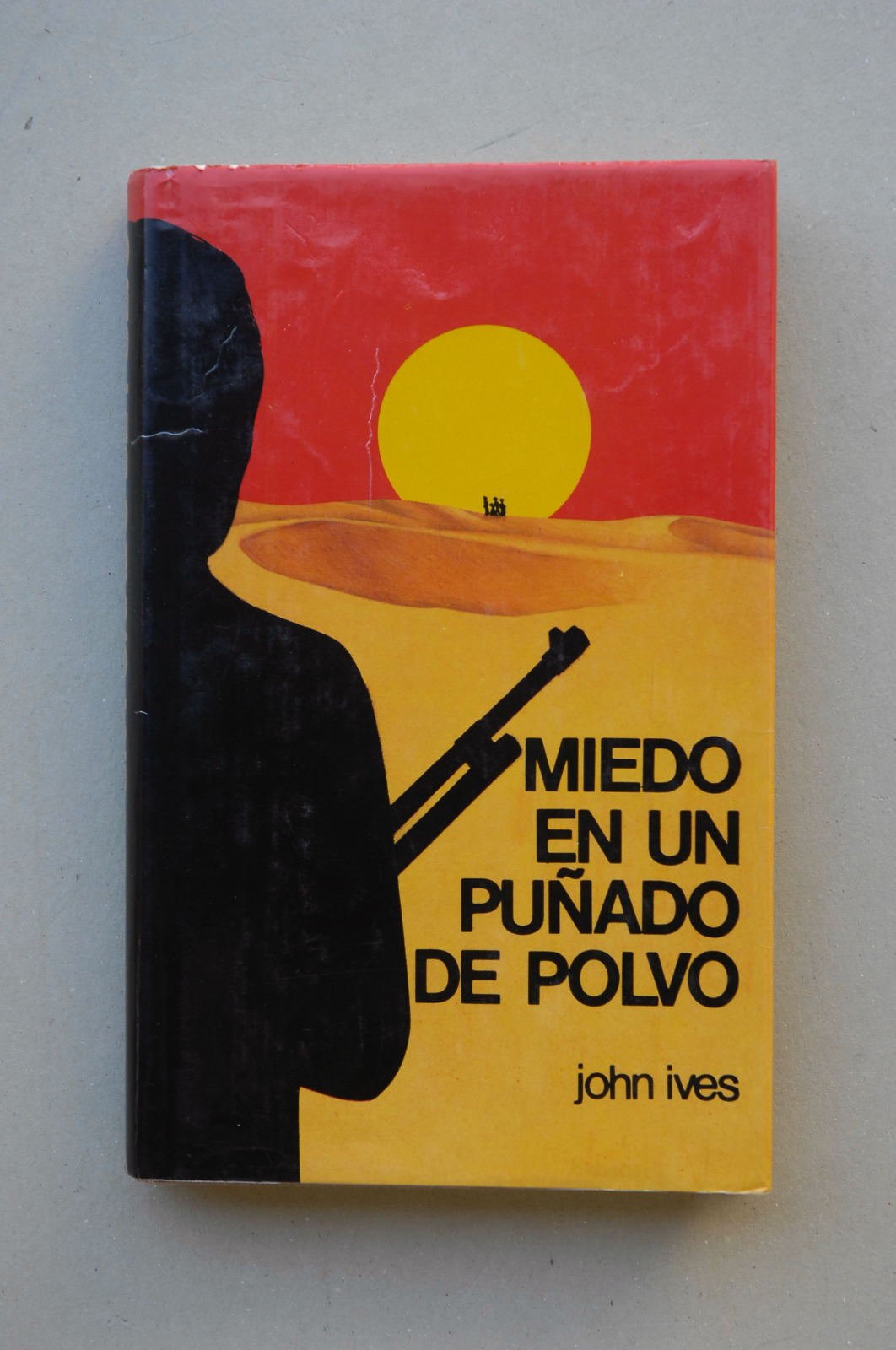 Miedo en un puñado de polvo Books