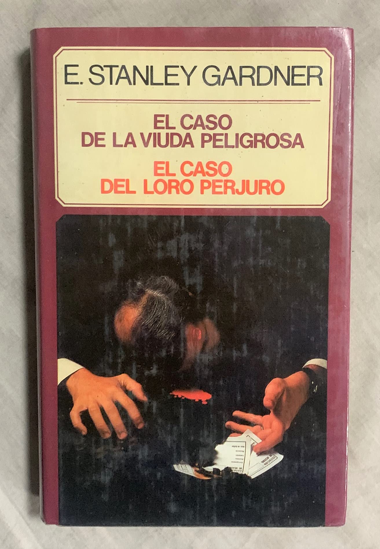El caso de la viuda peligrosa. El caso del loro perjuro. Books