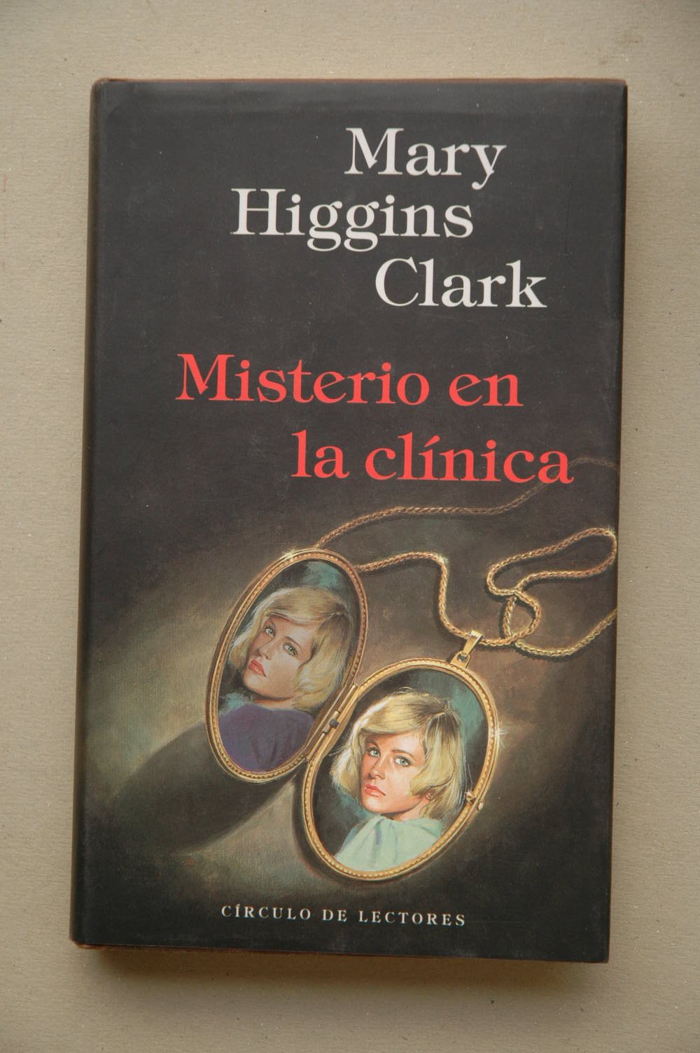 Misterio En La Clinica Books