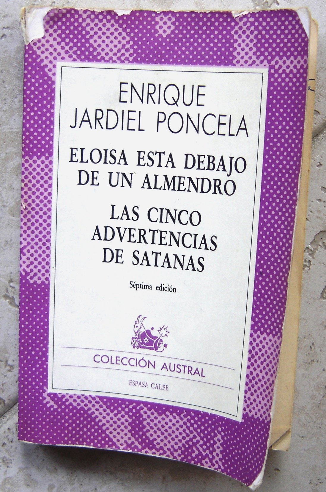 Elo¸sa está debajo de un almendro : Las cinco advertencias de Satanás (Colección austral) book