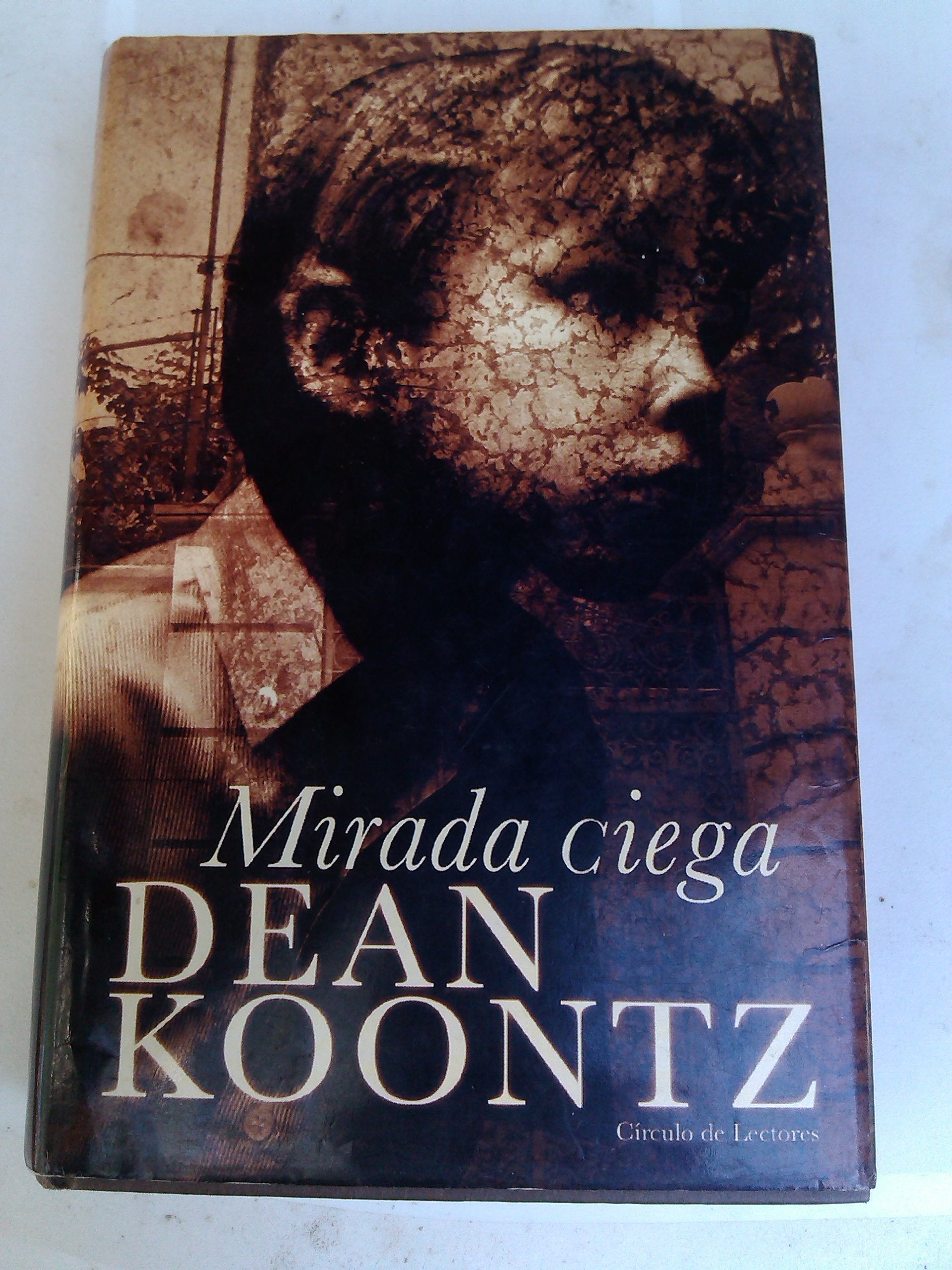 Mirada Ciega/From the Corner of His Eye book