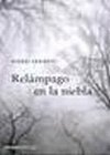 Relampago En La Niebla/ Lighting in the Mist (Novela Intriga) book
