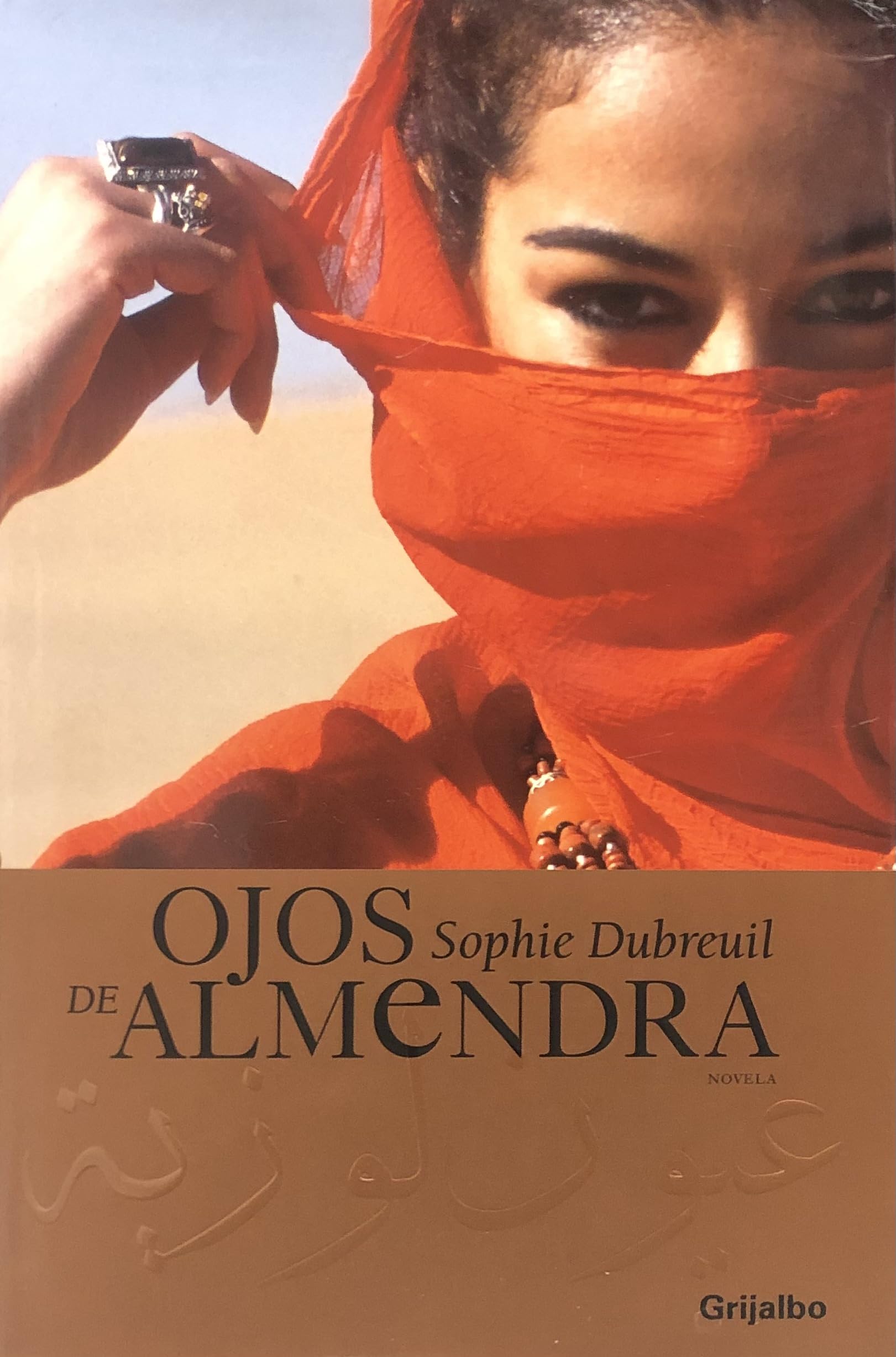 Ojos de Almendra/ Almond Eyes book
