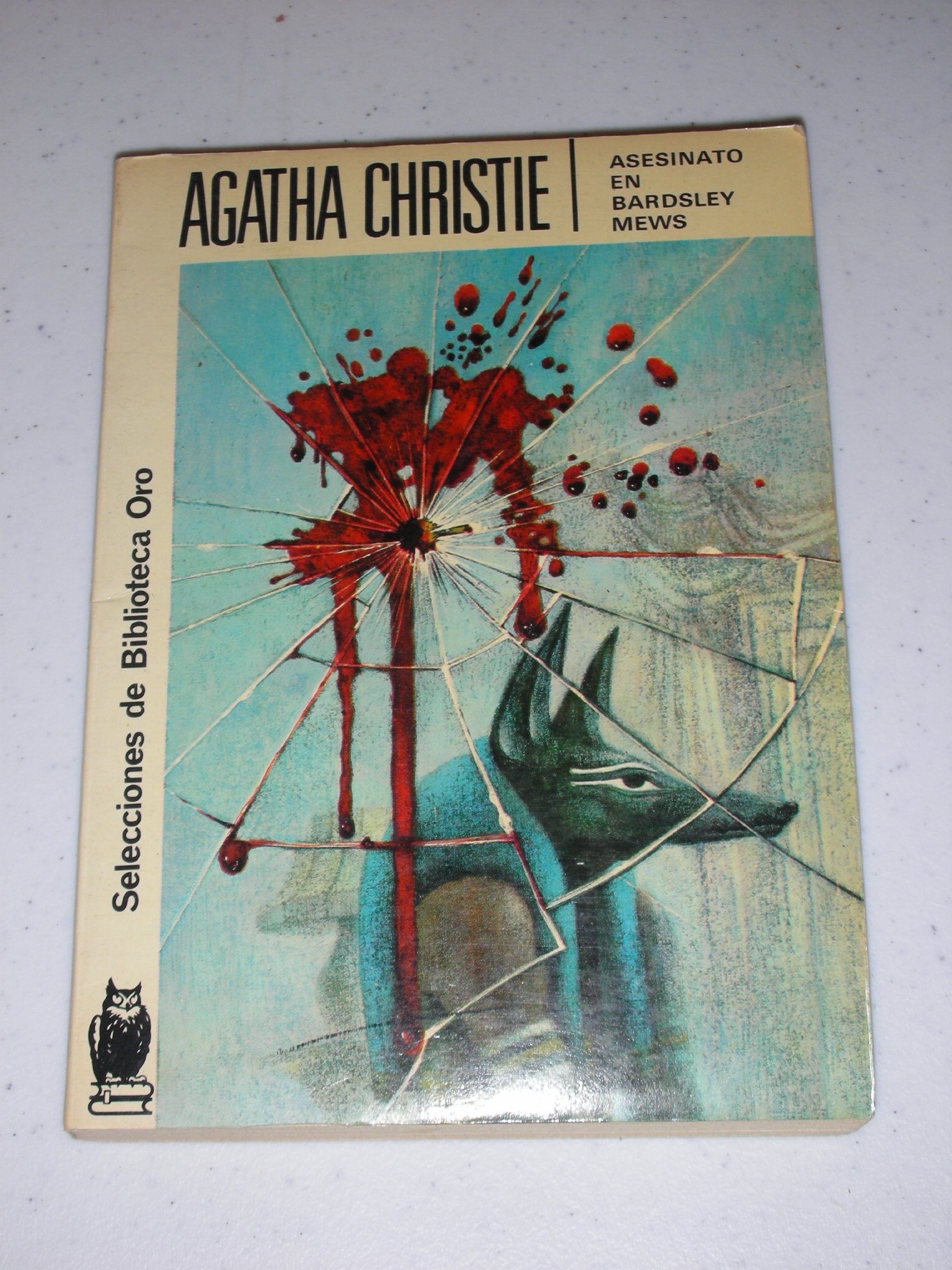 Asesinato en Bardsley Mews Books