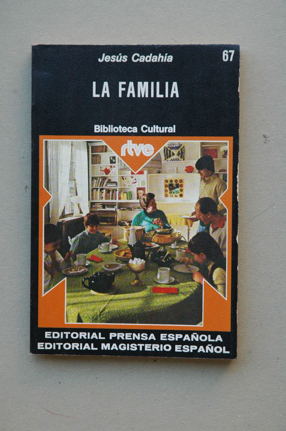 LA FAMILIA. Biblioteca cultural. RTV Nº 67 book