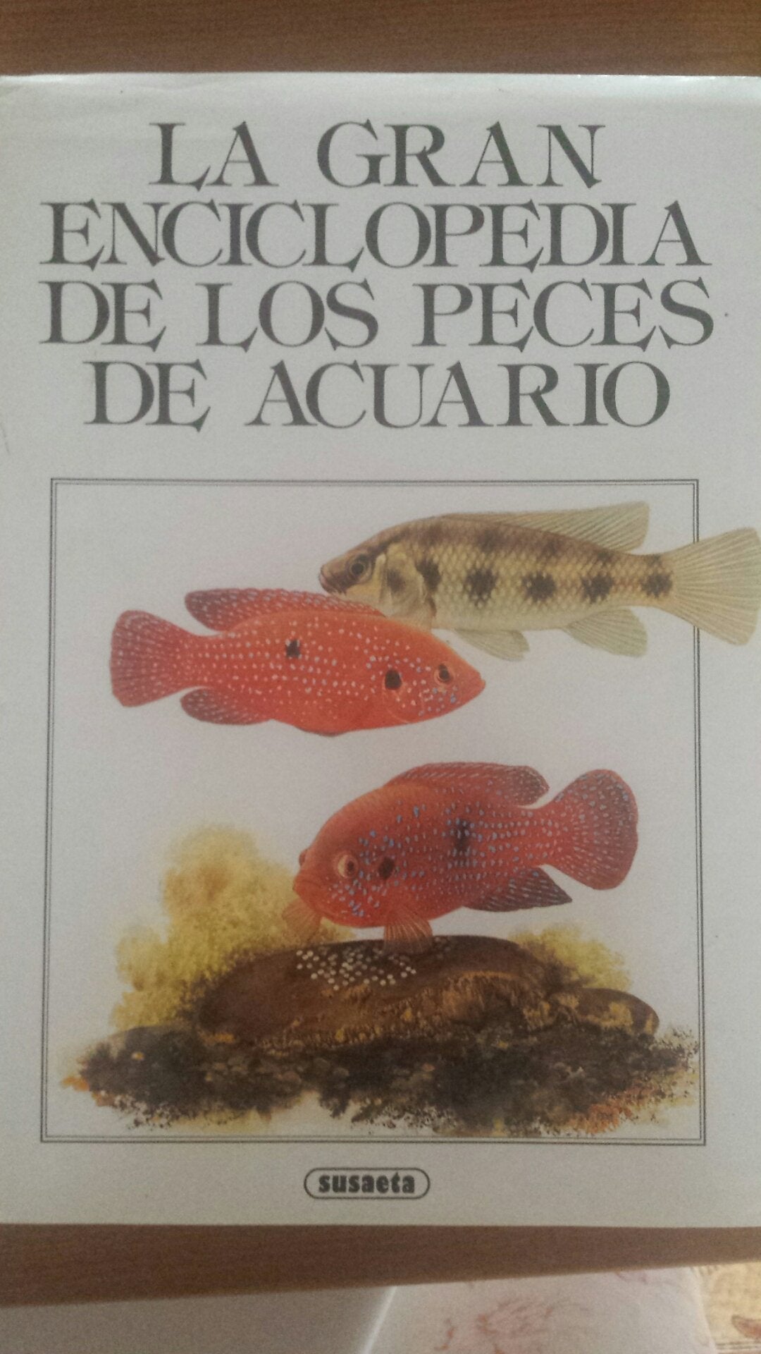 LA GRAN ENCICLOPEDIA DE LOS PECES DE ACUARIO. Books