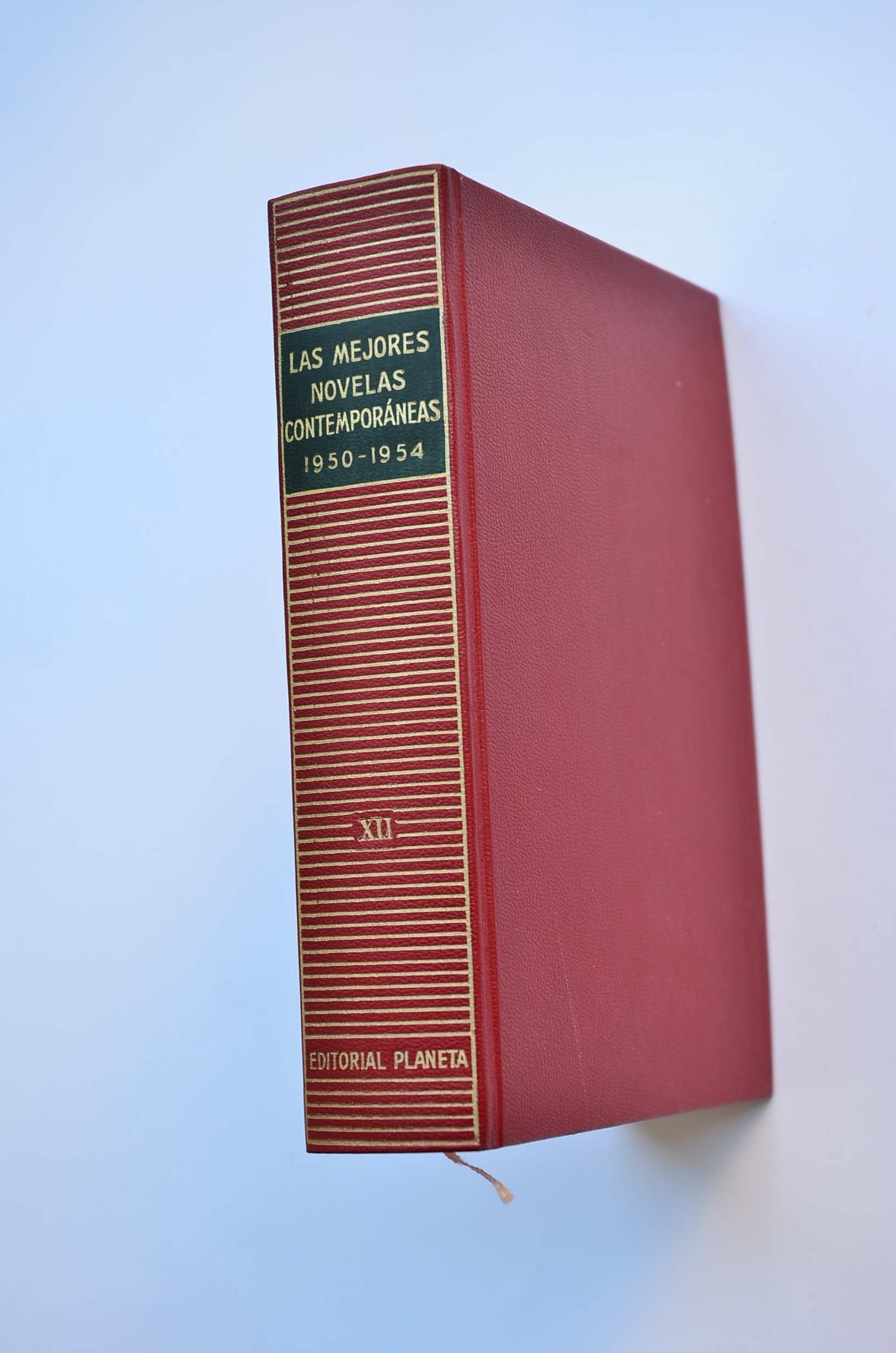 Las mejores novelas contemporáneas 1950-1954. Tomo XII (Incluye: El camino - La vida nueva de Pedrito de Andía - Esta oscura desbandada - Carta de ayer - Algo pasa en la calle) book