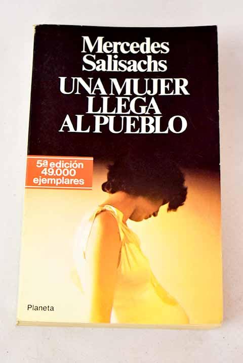 Mujer llega al pueblo, una book
