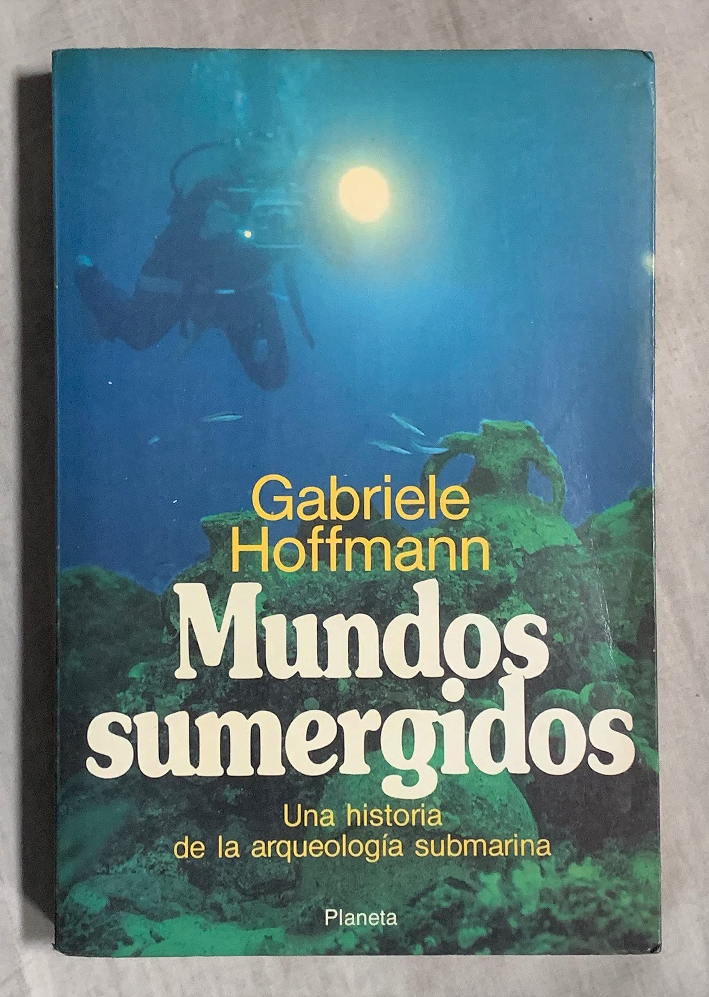 MUNDOS SUMERGIDOS. UNA HISTORIA DE LA ARQUEOLOGIA SUBMARINA. Books