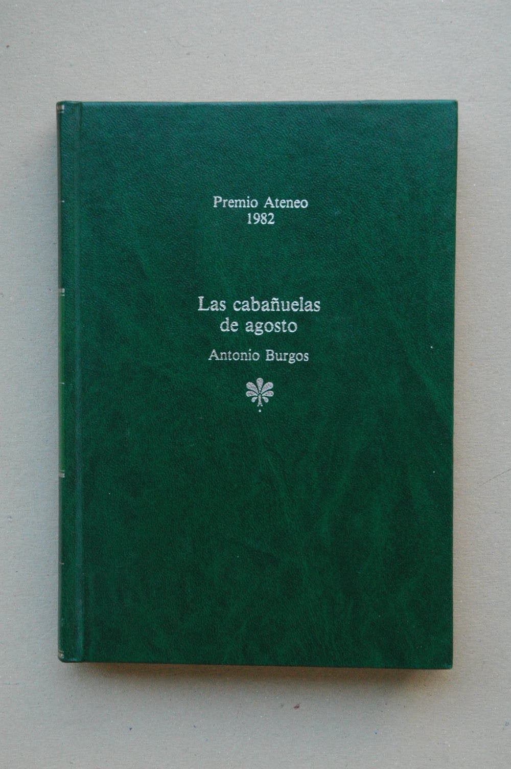 Las cabanuelas de agosto: Novela (Cr?nicas de don Guido) Books