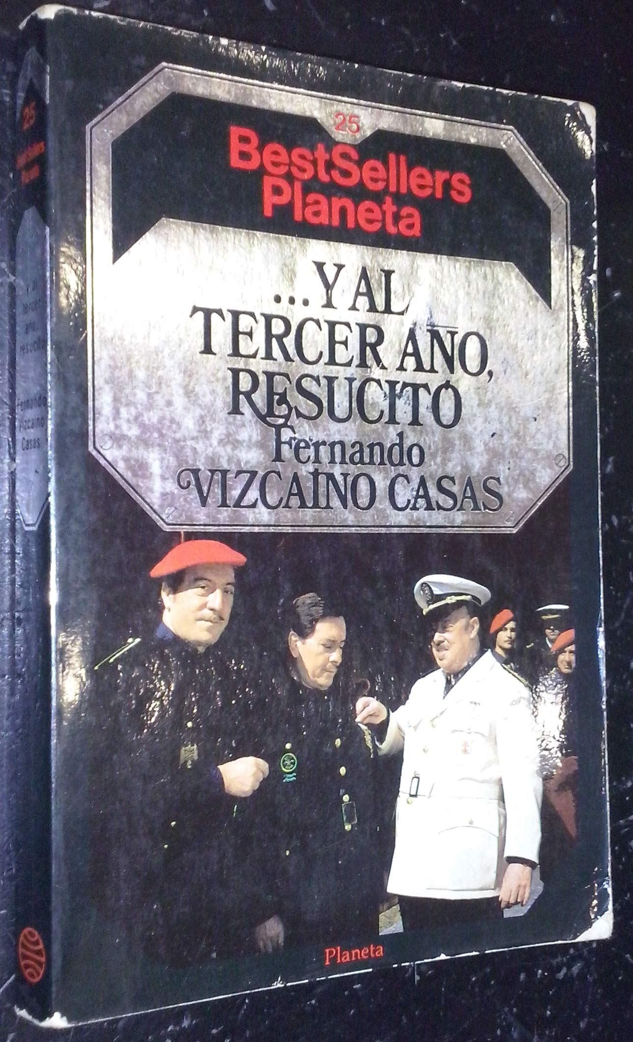 Y al tercer año, resucitó Books
