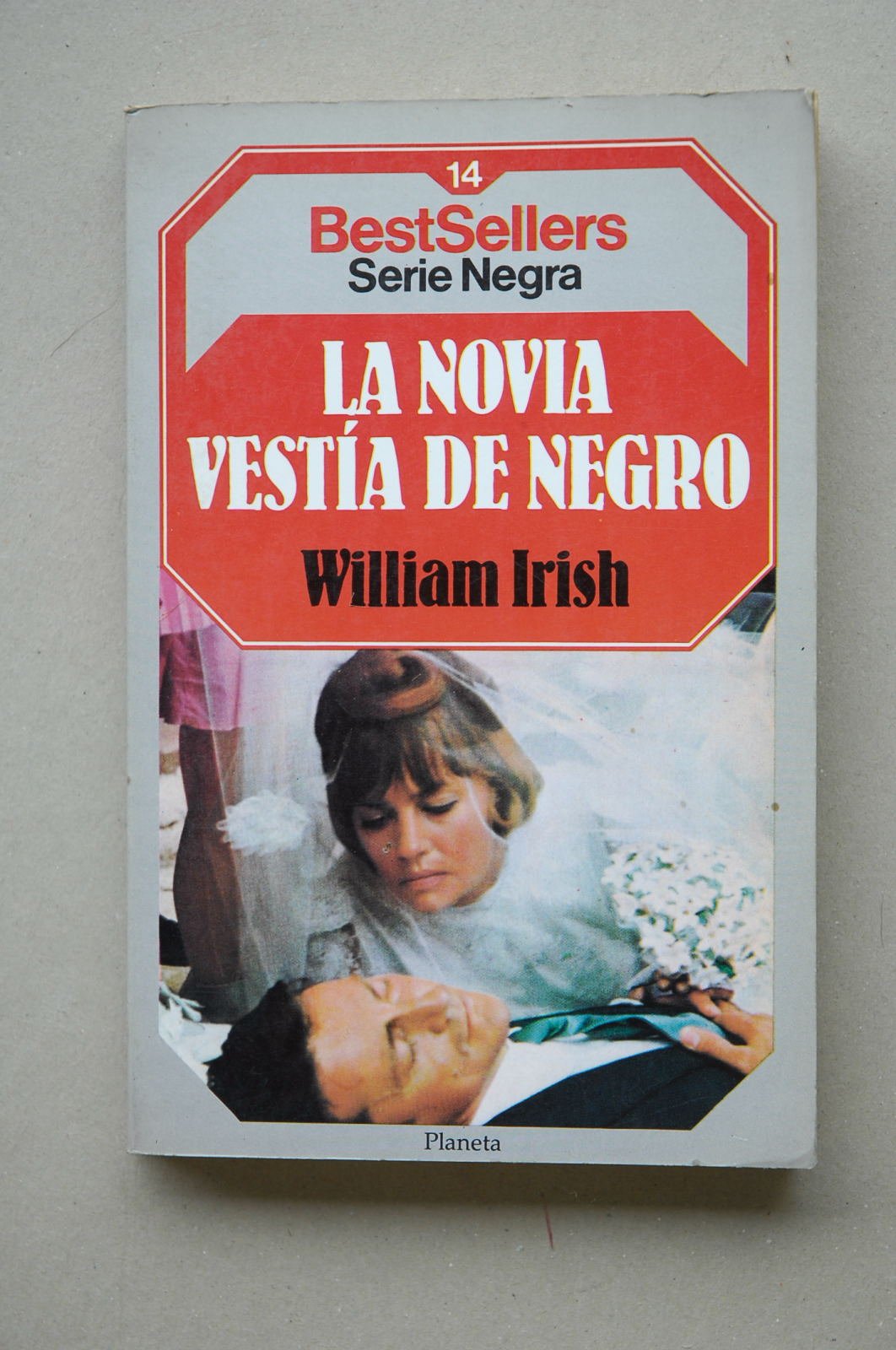 Novia vestia de negro, la book