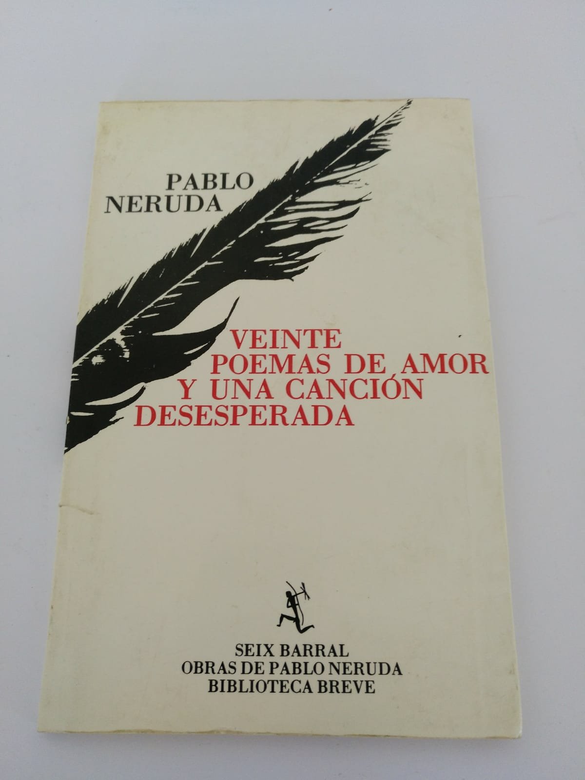 Veinte Poemas De Amor Y UNA Cancion Desesperada book
